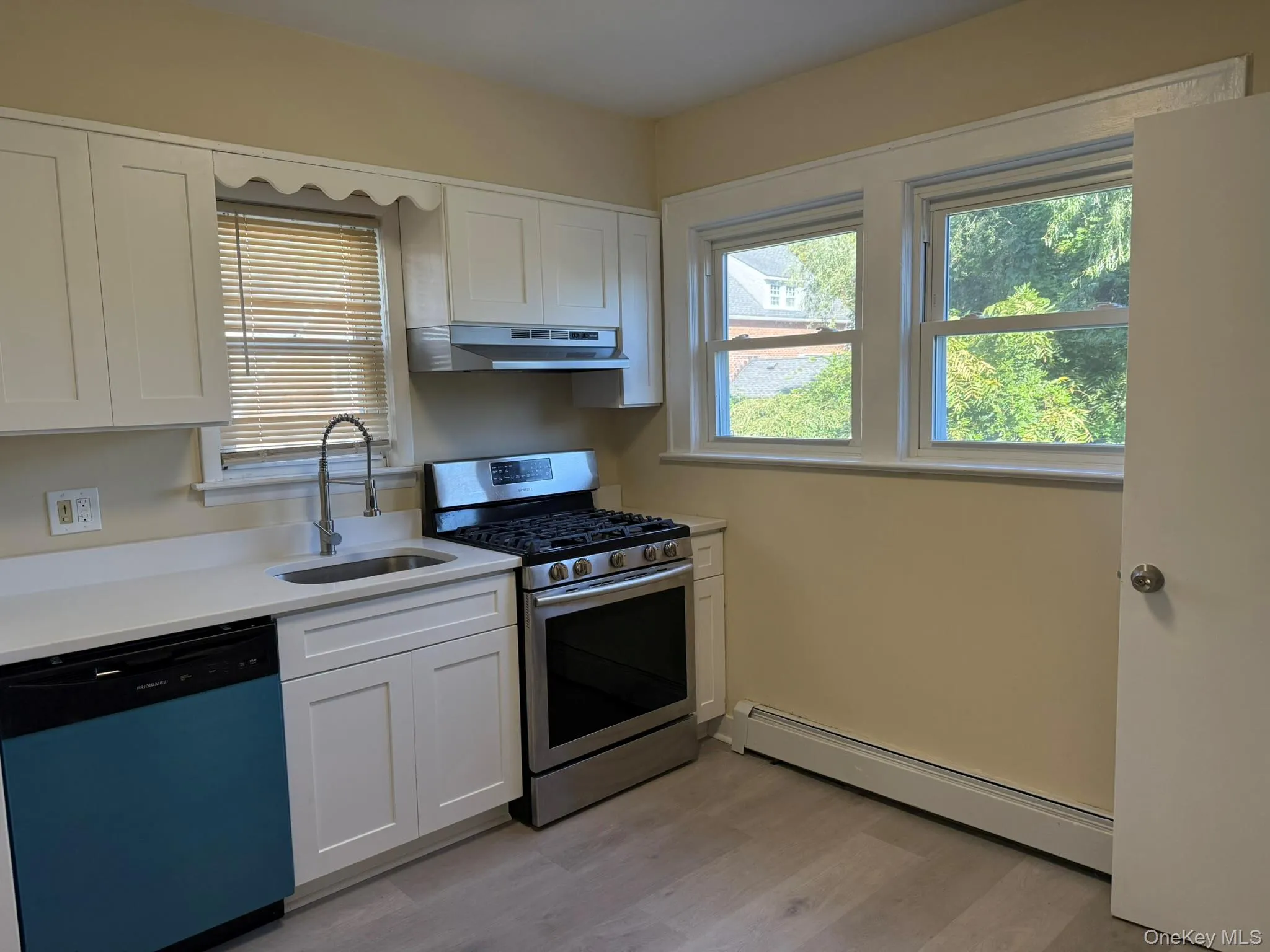 6 Red Brook Terrace, North Hempstead, NY, 3 Bedroom Bedrooms, 7 Room Rooms,1 BathroomBathrooms,Residential Lease,For Rent,Red Brook,0,1060980 6 Red Brook Terrace, North Hempstead, NY, 3 Bedroom Bedrooms, 7 Room Rooms,1 BathroomBathrooms,Residential Lease,For Rent,Red Brook,0,1060980