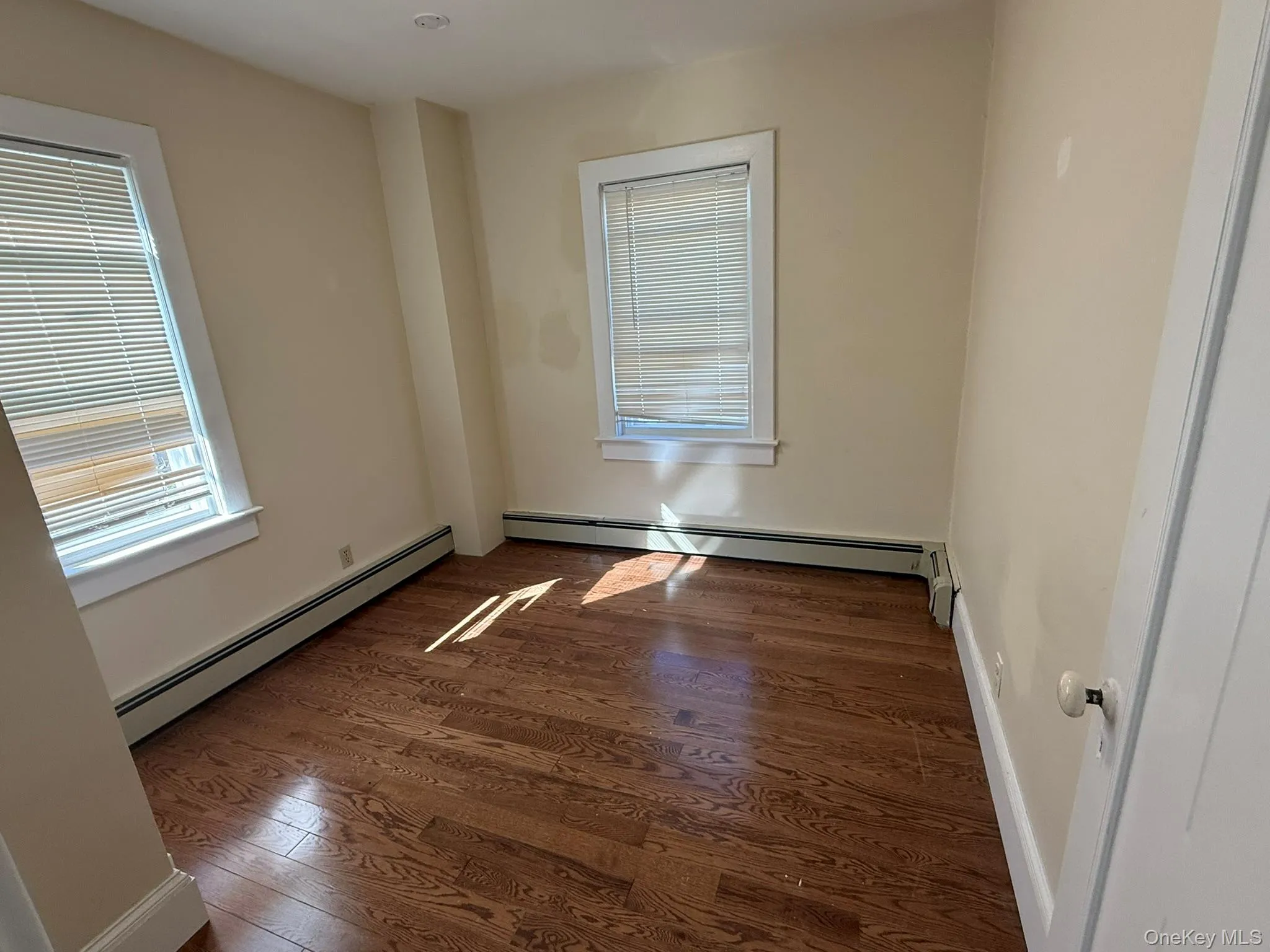 6 Red Brook Terrace, North Hempstead, NY, 3 Bedroom Bedrooms, 7 Room Rooms,1 BathroomBathrooms,Residential Lease,For Rent,Red Brook,0,1060980 6 Red Brook Terrace, North Hempstead, NY, 3 Bedroom Bedrooms, 7 Room Rooms,1 BathroomBathrooms,Residential Lease,For Rent,Red Brook,0,1060980