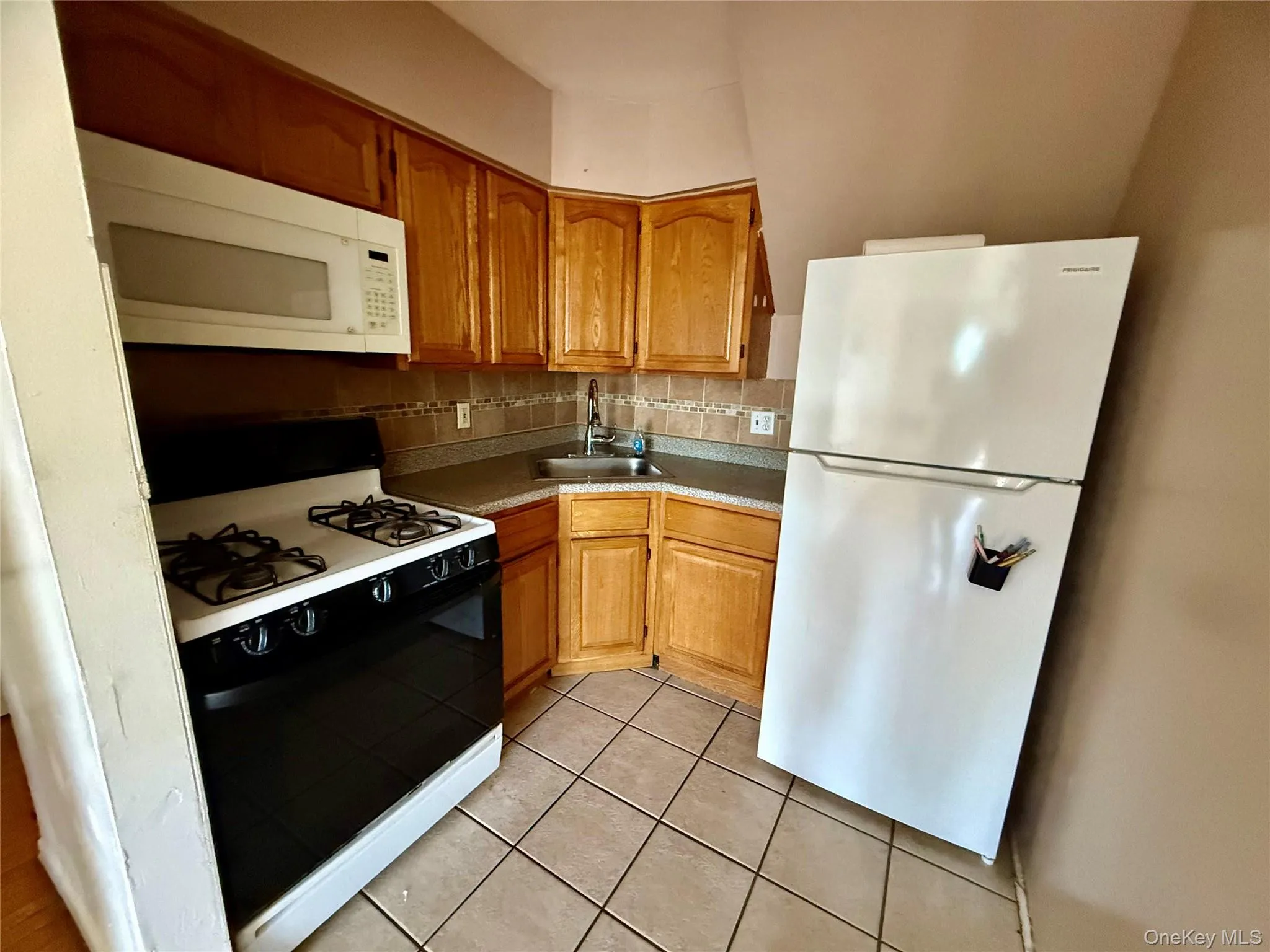 48-55 58th Lane, New York, NY, 1 Bedroom Bedrooms, 3 Room Rooms,1 BathroomBathrooms,Residential Lease,For Rent,58th,0,1060987 48-55 58th Lane, New York, NY, 1 Bedroom Bedrooms, 3 Room Rooms,1 BathroomBathrooms,Residential Lease,For Rent,58th,0,1060987
