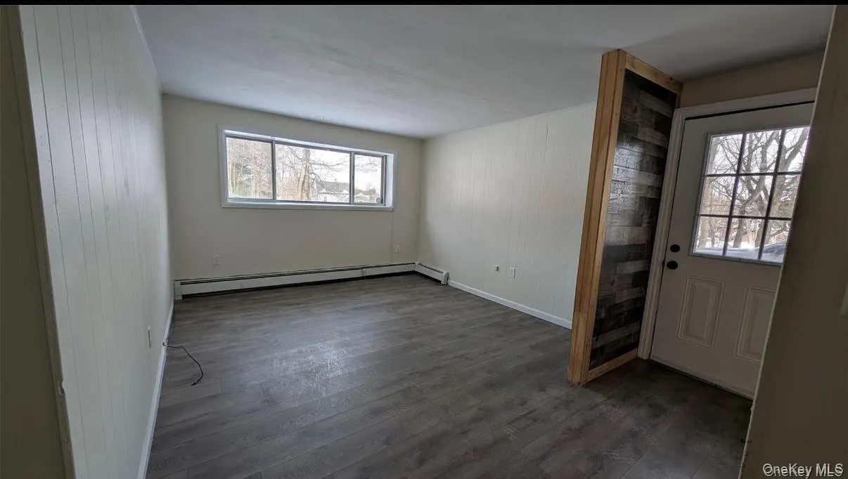 Entry/LivingRoom Area Entry/LivingRoom Area