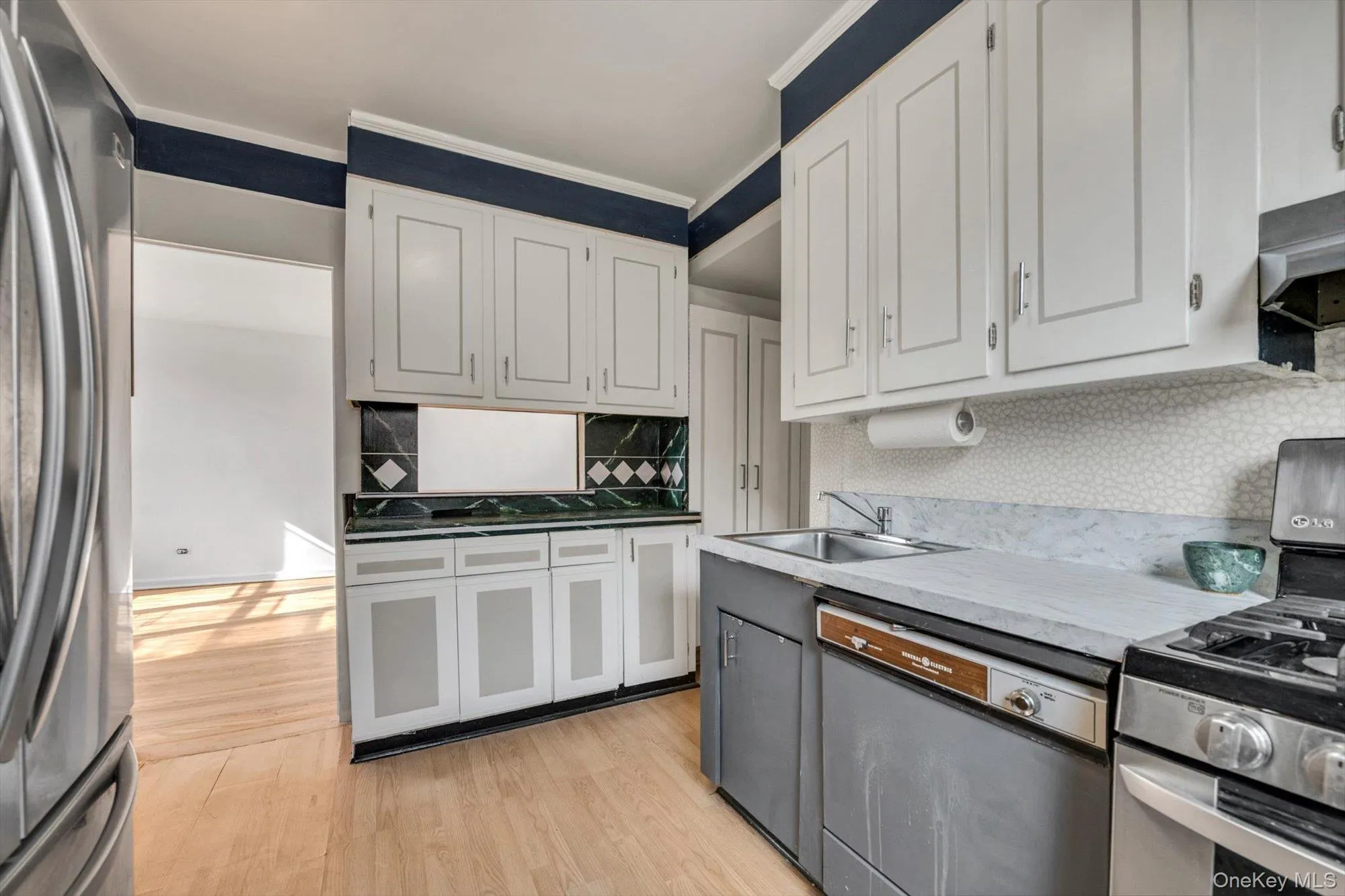 79-10 34th Avenue, New York, NY, 2 Bedrooms Bedrooms, 5 Rooms Rooms,1 BathroomBathrooms,Residential,For Rent,34th,0,1060995 79-10 34th Avenue, New York, NY, 2 Bedrooms Bedrooms, 5 Rooms Rooms,1 BathroomBathrooms,Residential,For Rent,34th,0,1060995