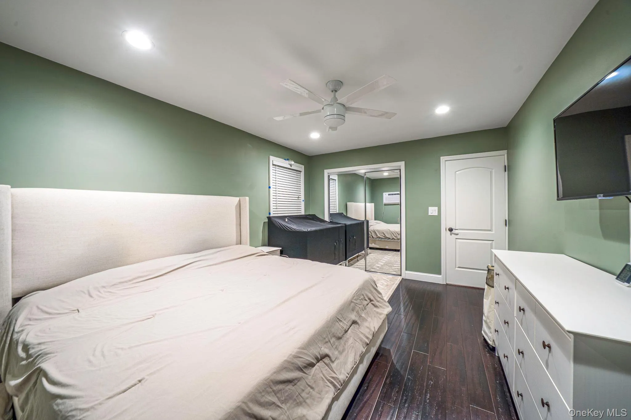 57-23 Marathon Parkway, New York, NY, 1 Bedroom Bedrooms, 4 Rooms Rooms,1 BathroomBathrooms,Residential,For Rent,Marathon,0,1061003 57-23 Marathon Parkway, New York, NY, 1 Bedroom Bedrooms, 4 Rooms Rooms,1 BathroomBathrooms,Residential,For Rent,Marathon,0,1061003