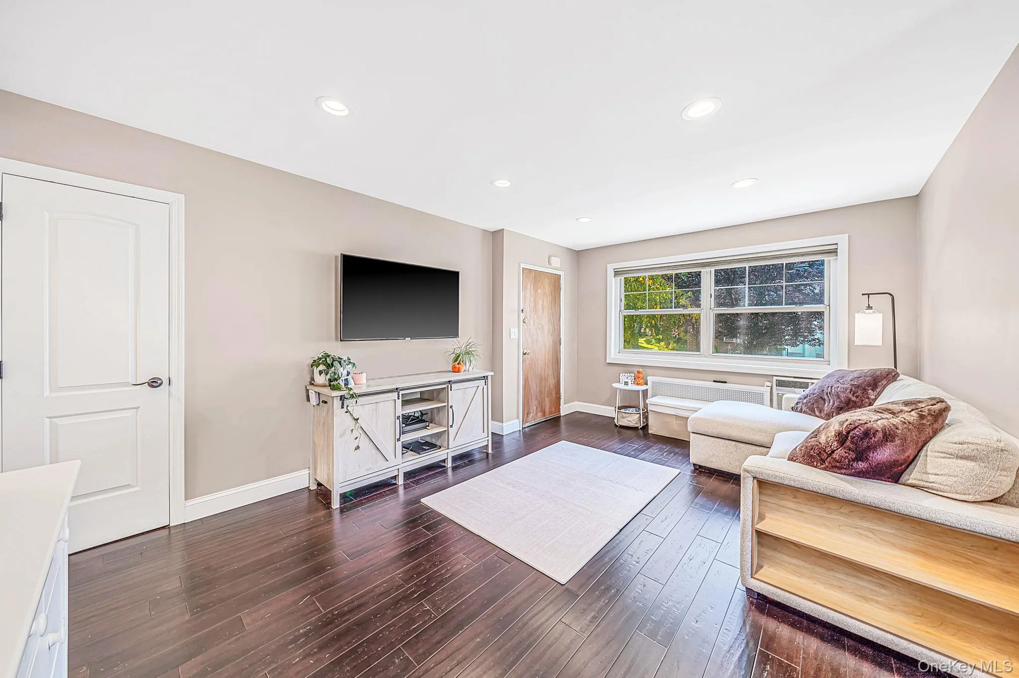57-23 Marathon Parkway, New York, NY, 1 Bedroom Bedrooms, 4 Rooms Rooms,1 BathroomBathrooms,Residential,For Rent,Marathon,0,1061003 57-23 Marathon Parkway, New York, NY, 1 Bedroom Bedrooms, 4 Rooms Rooms,1 BathroomBathrooms,Residential,For Rent,Marathon,0,1061003