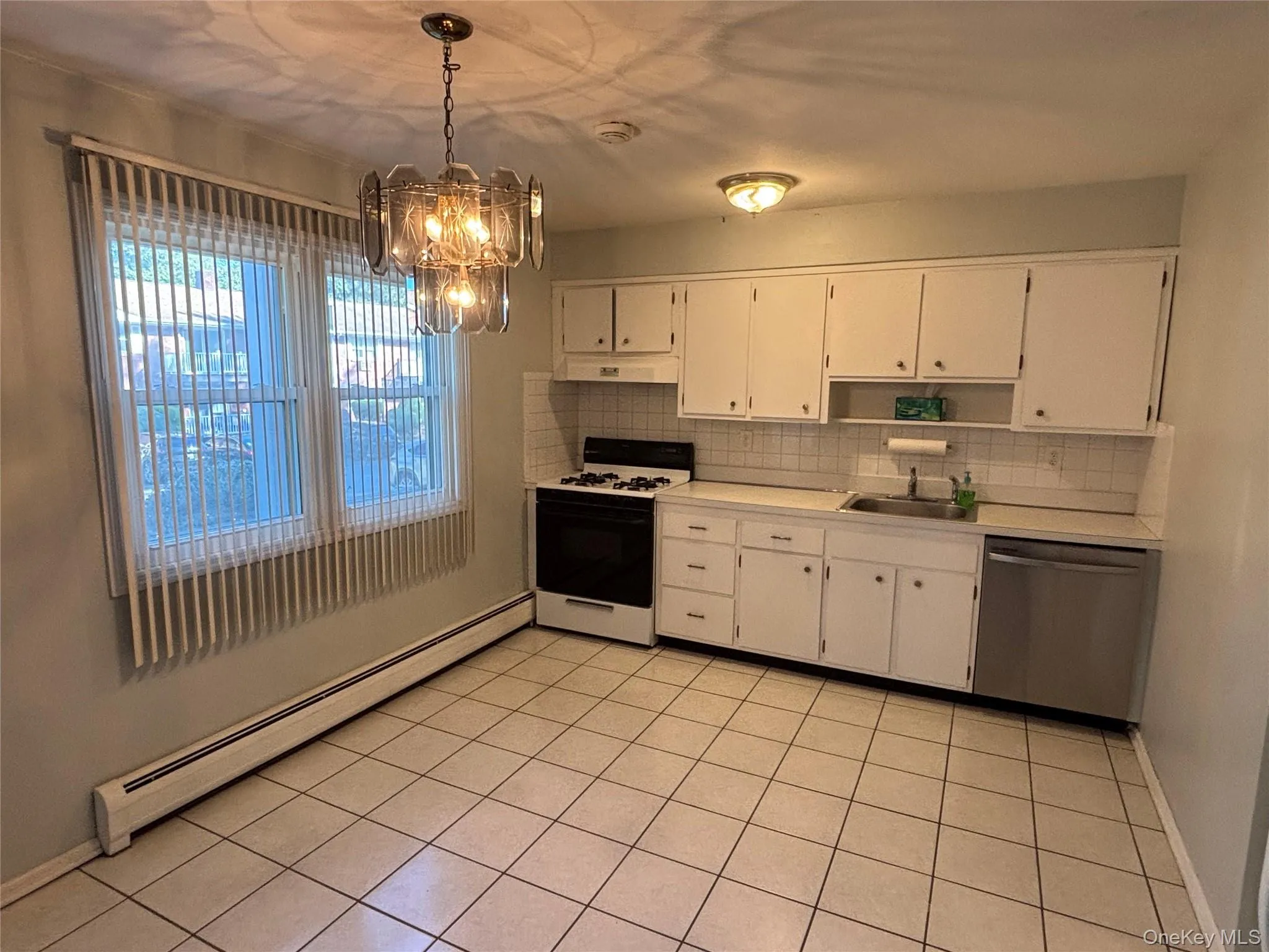 86 Demarest Avenue, Clarkstown, NY, 1 Bedroom Bedrooms, 3 Room Rooms,1 BathroomBathrooms,Residential Lease,For Rent,Demarest,0,1061012 86 Demarest Avenue, Clarkstown, NY, 1 Bedroom Bedrooms, 3 Room Rooms,1 BathroomBathrooms,Residential Lease,For Rent,Demarest,0,1061012
