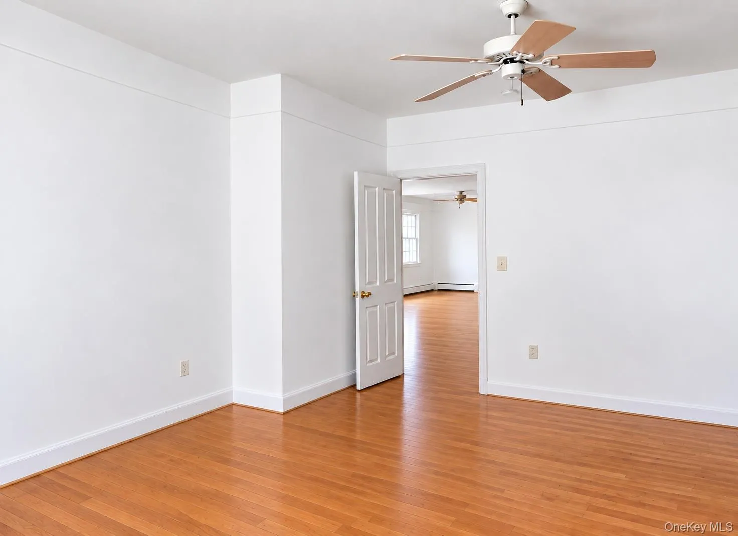 with en suite bath and walk-in closet with en suite bath and walk-in closet
