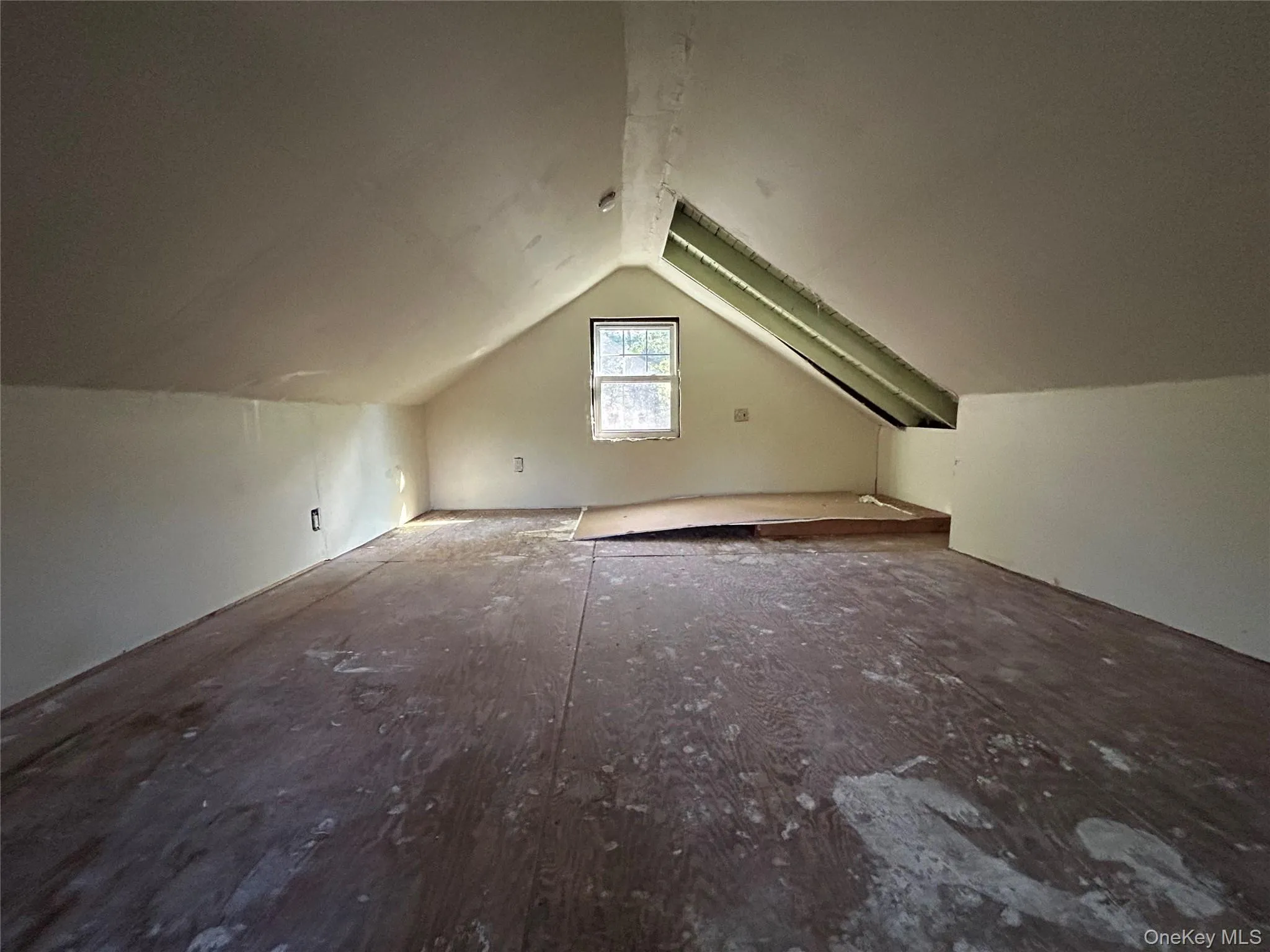 Attic or 2nd Bedroom Attic or 2nd Bedroom