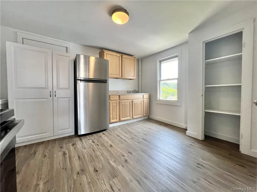 25 Prospect Street, Kingston, NY, 1 Bedroom Bedrooms, 5 Room Rooms,1 BathroomBathrooms,Residential Lease,For Rent,Prospect,0,1061047 25 Prospect Street, Kingston, NY, 1 Bedroom Bedrooms, 5 Room Rooms,1 BathroomBathrooms,Residential Lease,For Rent,Prospect,0,1061047