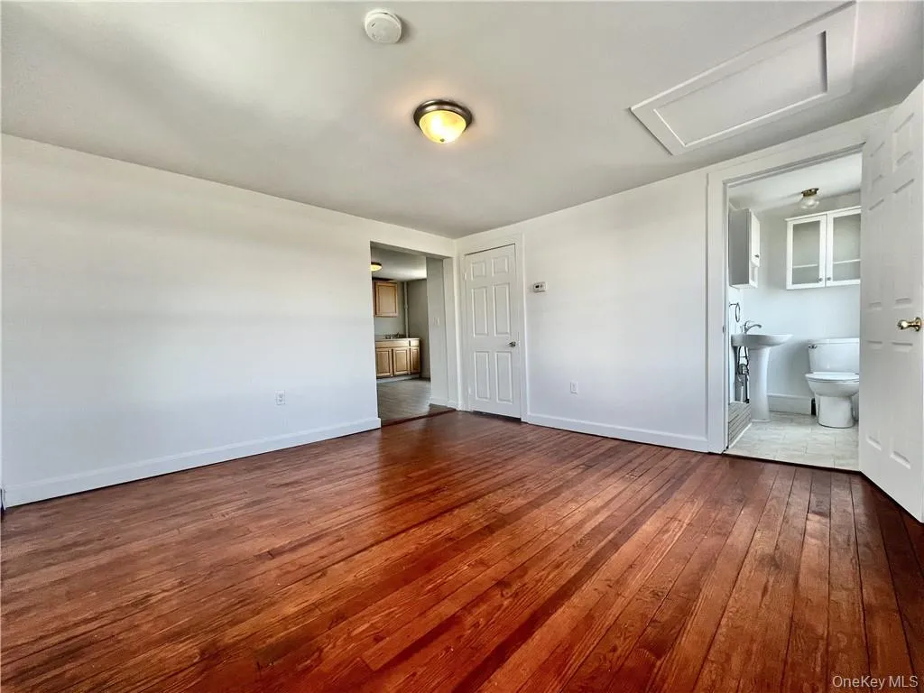 25 Prospect Street, Kingston, NY, 1 Bedroom Bedrooms, 5 Room Rooms,1 BathroomBathrooms,Residential Lease,For Rent,Prospect,0,1061047 25 Prospect Street, Kingston, NY, 1 Bedroom Bedrooms, 5 Room Rooms,1 BathroomBathrooms,Residential Lease,For Rent,Prospect,0,1061047