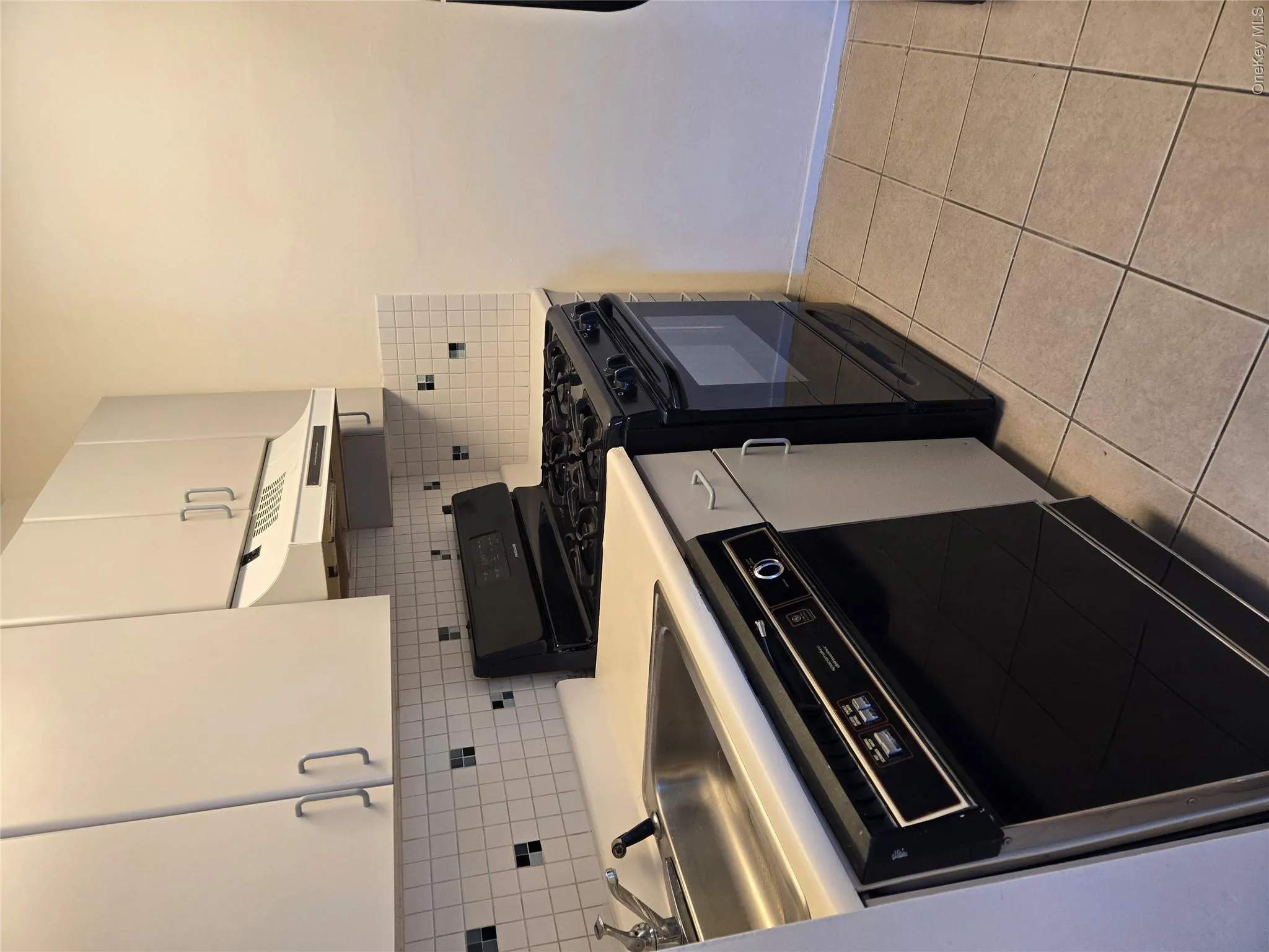 7 Boulder, Brookhaven, NY, 2 Bedroom Bedrooms, 5 Room Rooms,1 BathroomBathrooms,Residential Lease,For Rent,Boulder,0,1061054 7 Boulder, Brookhaven, NY, 2 Bedroom Bedrooms, 5 Room Rooms,1 BathroomBathrooms,Residential Lease,For Rent,Boulder,0,1061054