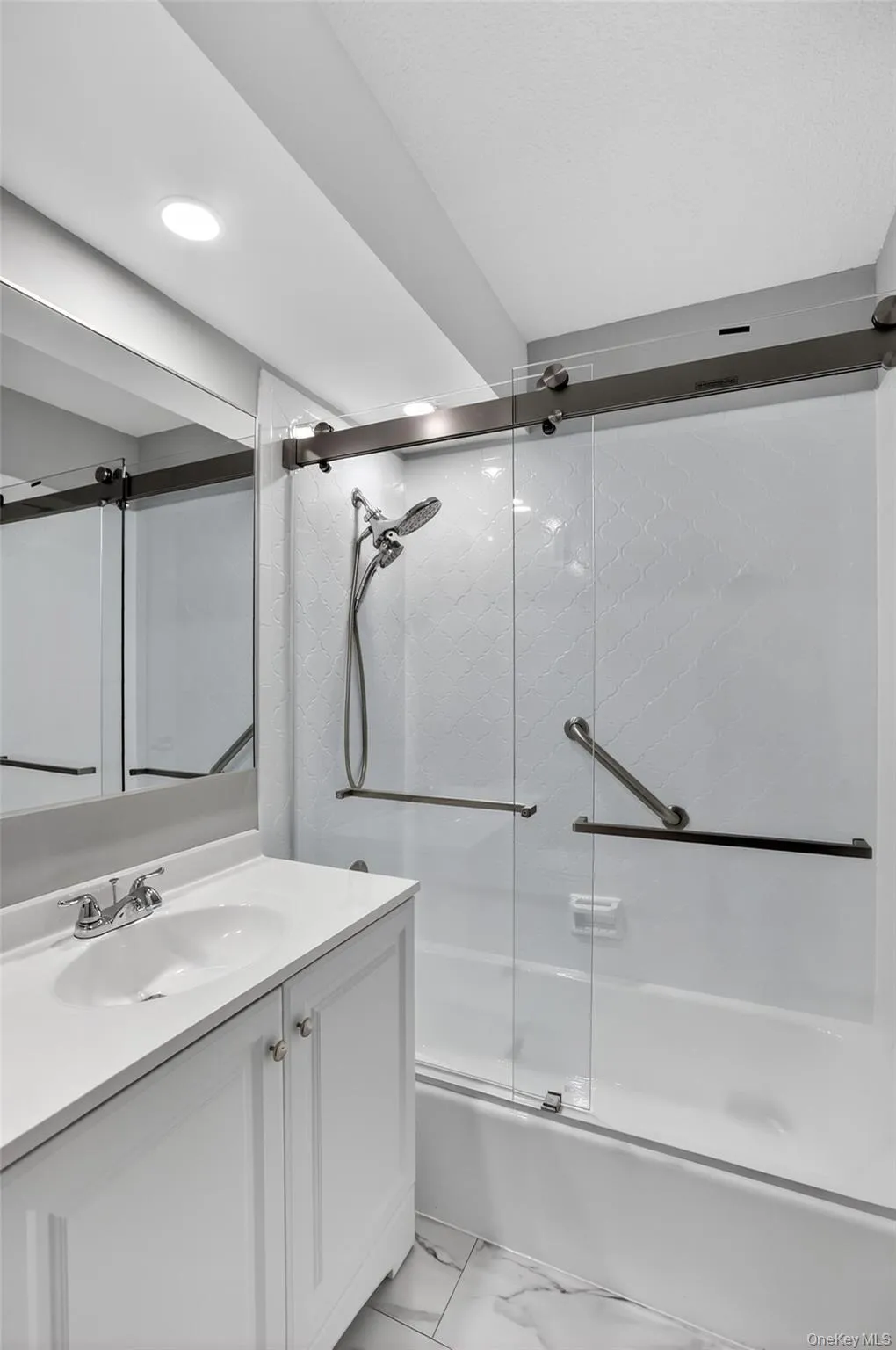 15 stewart Place, White Plains, NY, 2 Bedroom Bedrooms, 6 Room Rooms,2 BathroomBathrooms,Residential Lease,For Rent,stewart,0,1061055 15 stewart Place, White Plains, NY, 2 Bedroom Bedrooms, 6 Room Rooms,2 BathroomBathrooms,Residential Lease,For Rent,stewart,0,1061055