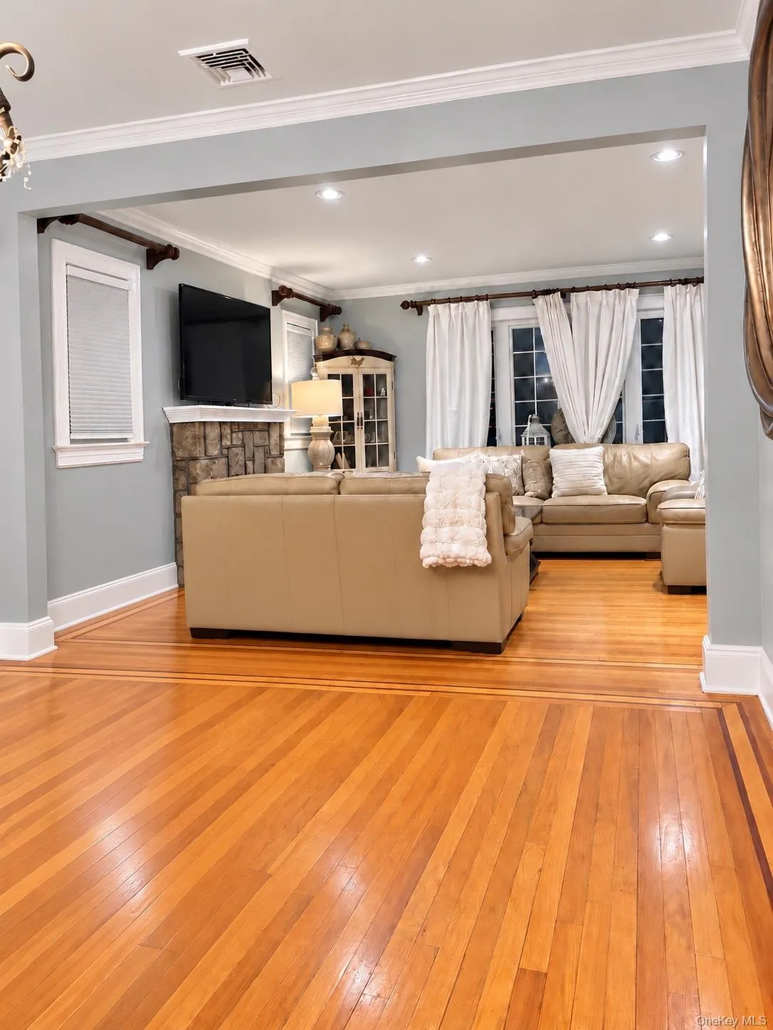 10507 223rd Street, New York, NY, 3 Bedrooms Bedrooms, 9 Rooms Rooms,2 BathroomsBathrooms,Residential,For Rent,223rd,0,1061058 10507 223rd Street, New York, NY, 3 Bedrooms Bedrooms, 9 Rooms Rooms,2 BathroomsBathrooms,Residential,For Rent,223rd,0,1061058