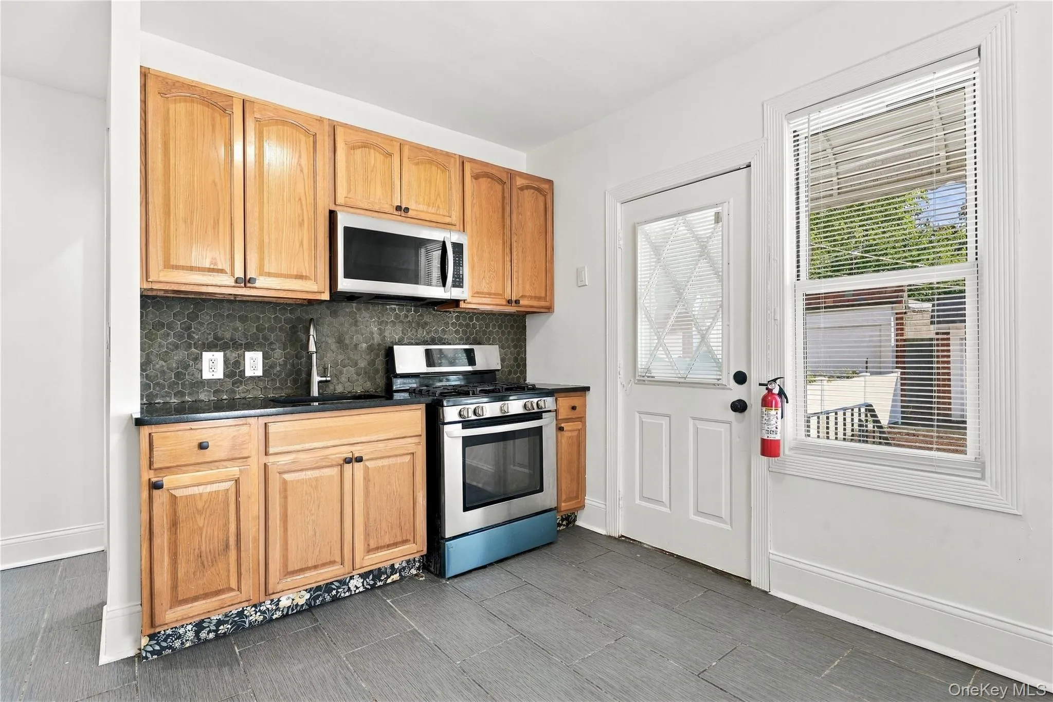 9016 Union Turnpike, New York, NY, 3 Bedrooms Bedrooms, 6 Rooms Rooms,1 BathroomBathrooms,Residential,For Rent,Union,0,1061073 9016 Union Turnpike, New York, NY, 3 Bedrooms Bedrooms, 6 Rooms Rooms,1 BathroomBathrooms,Residential,For Rent,Union,0,1061073