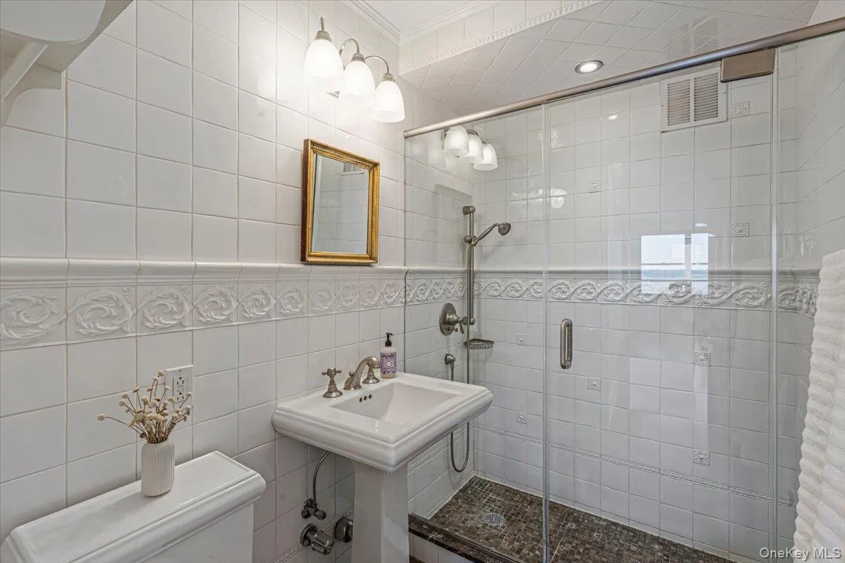 17-85 215th Street, New York, NY, 2 Bedrooms Bedrooms, 5 Rooms Rooms,1 BathroomBathrooms,Residential,For Rent,215th,0,1061082 17-85 215th Street, New York, NY, 2 Bedrooms Bedrooms, 5 Rooms Rooms,1 BathroomBathrooms,Residential,For Rent,215th,0,1061082