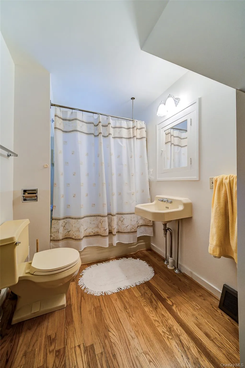 261 Orchard Road, Marlboro, NY, 2 Bedrooms Bedrooms, 5 Rooms Rooms,1 BathroomBathrooms,Residential,For Rent,Orchard,0,1061083 261 Orchard Road, Marlboro, NY, 2 Bedrooms Bedrooms, 5 Rooms Rooms,1 BathroomBathrooms,Residential,For Rent,Orchard,0,1061083