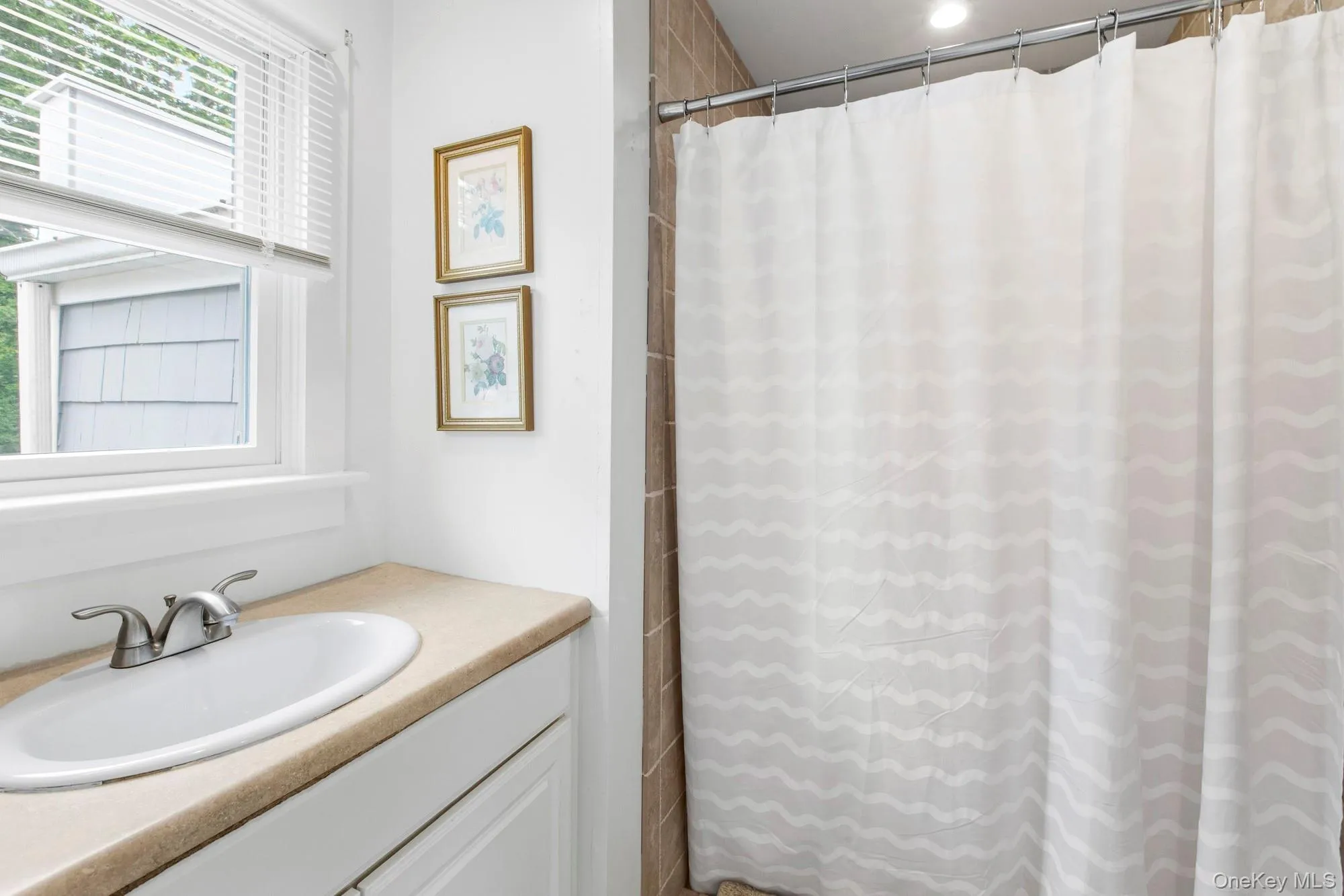 718 Montauk Highway, Southampton, NY, 1 Bedroom Bedrooms, 2 Room Rooms,1 BathroomBathrooms,Residential Lease,For Rent,Montauk,0,1061090 718 Montauk Highway, Southampton, NY, 1 Bedroom Bedrooms, 2 Room Rooms,1 BathroomBathrooms,Residential Lease,For Rent,Montauk,0,1061090