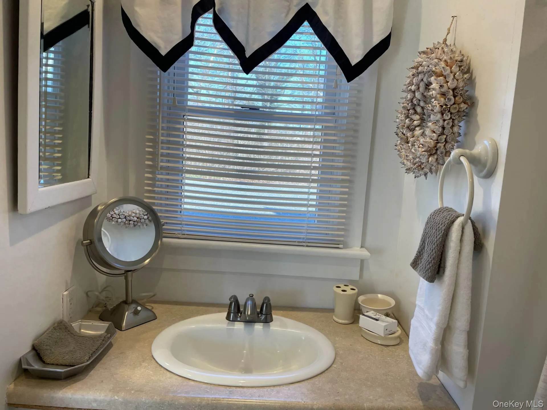 718 Montauk Highway, Southampton, NY, 1 Bedroom Bedrooms, 2 Room Rooms,1 BathroomBathrooms,Residential Lease,For Rent,Montauk,0,1061090 718 Montauk Highway, Southampton, NY, 1 Bedroom Bedrooms, 2 Room Rooms,1 BathroomBathrooms,Residential Lease,For Rent,Montauk,0,1061090