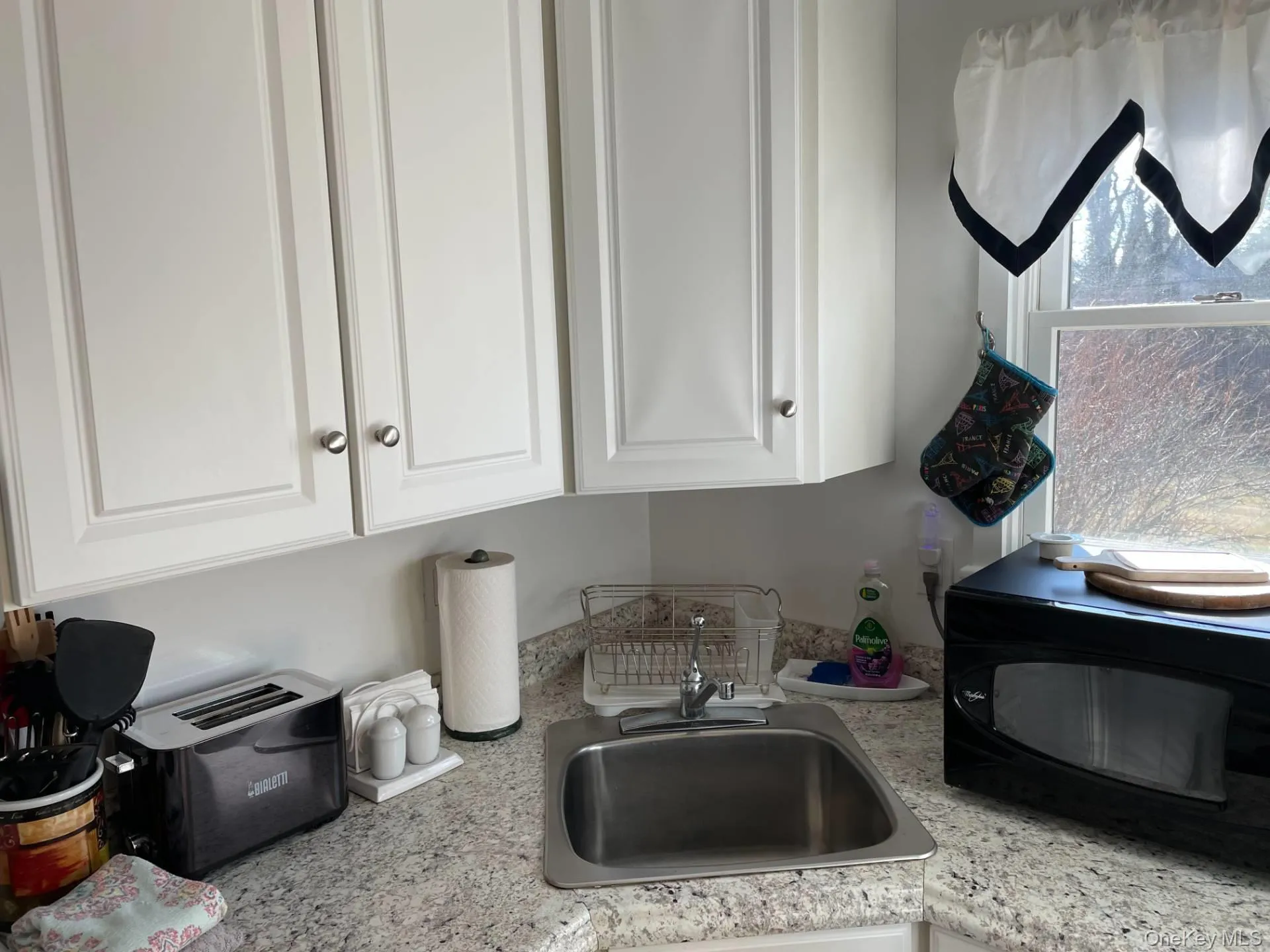 718 Montauk Highway, Southampton, NY, 1 Bedroom Bedrooms, 2 Room Rooms,1 BathroomBathrooms,Residential Lease,For Rent,Montauk,0,1061090 718 Montauk Highway, Southampton, NY, 1 Bedroom Bedrooms, 2 Room Rooms,1 BathroomBathrooms,Residential Lease,For Rent,Montauk,0,1061090