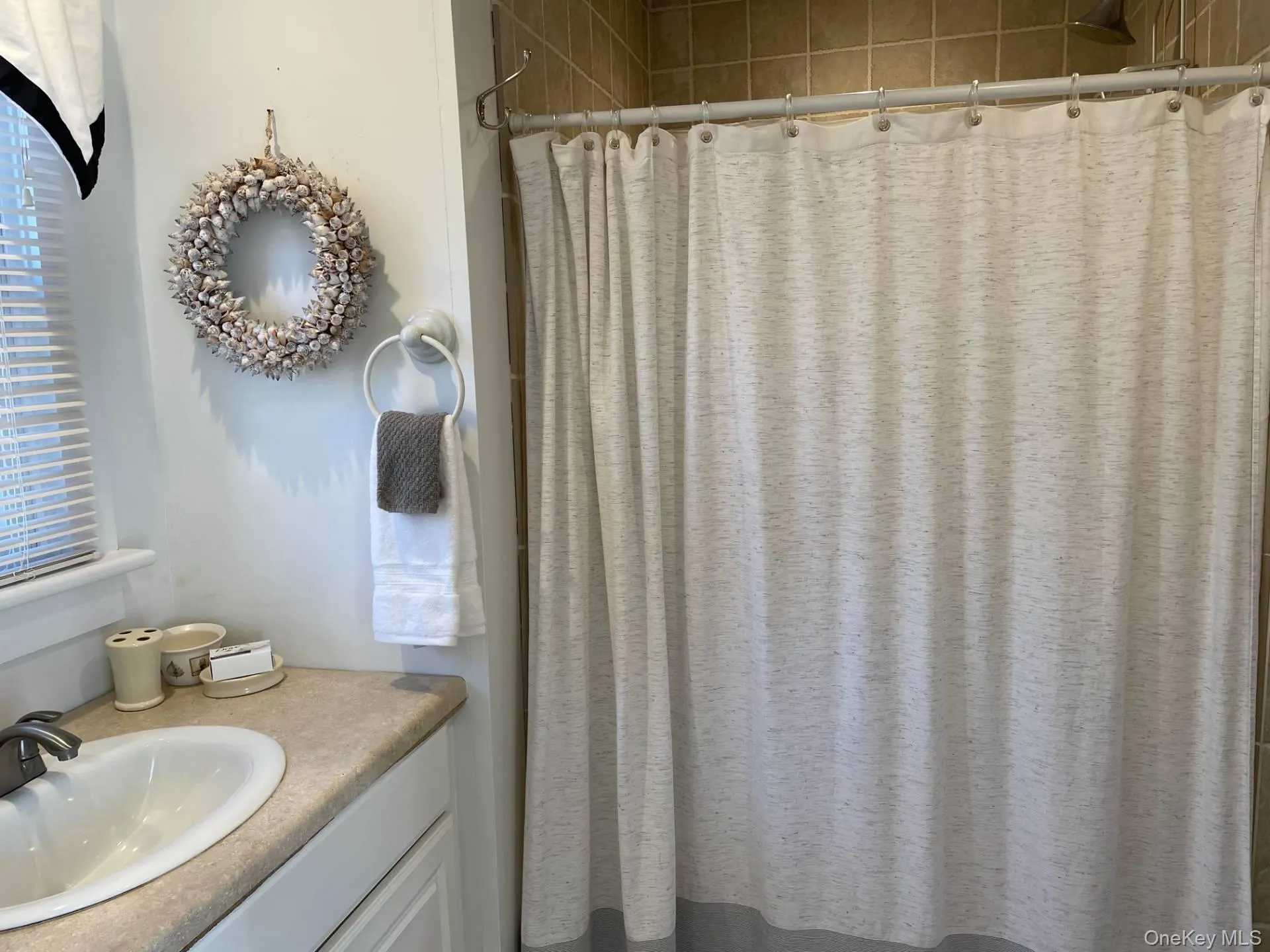 718 Montauk Highway, Southampton, NY, 1 Bedroom Bedrooms, 2 Room Rooms,1 BathroomBathrooms,Residential Lease,For Rent,Montauk,0,1061090 718 Montauk Highway, Southampton, NY, 1 Bedroom Bedrooms, 2 Room Rooms,1 BathroomBathrooms,Residential Lease,For Rent,Montauk,0,1061090