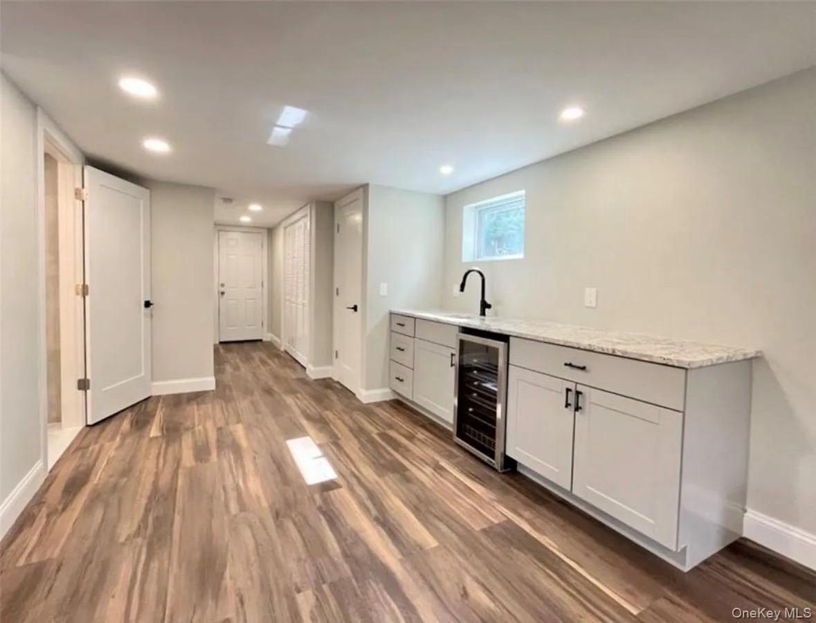 Wet bar - Photo from 2022 Wet bar - Photo from 2022