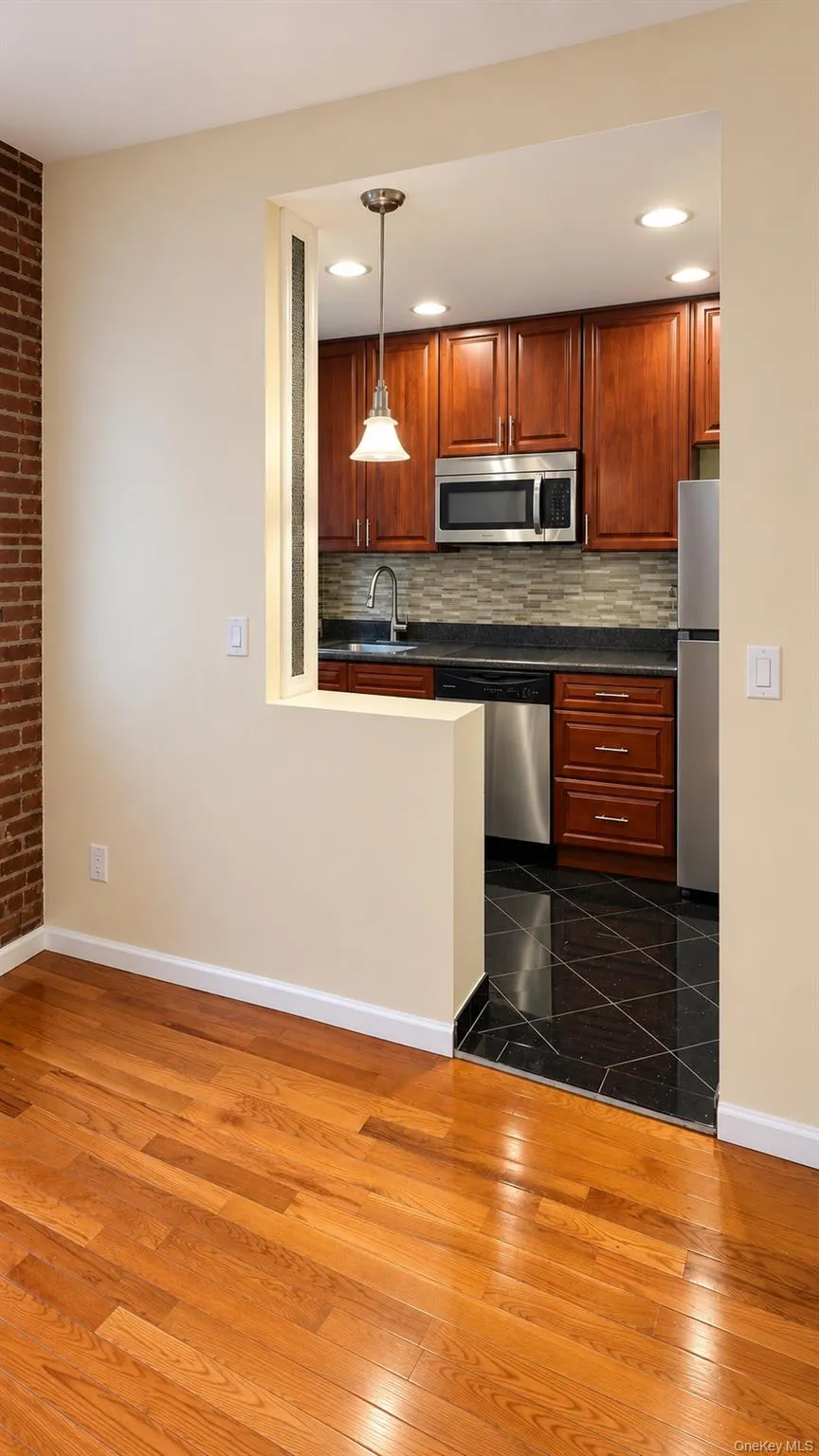 21-38 35th Street, New York, NY, 2 Bedrooms Bedrooms, 5 Rooms Rooms,1 BathroomBathrooms,Residential,For Rent,35th,0,1061104 21-38 35th Street, New York, NY, 2 Bedrooms Bedrooms, 5 Rooms Rooms,1 BathroomBathrooms,Residential,For Rent,35th,0,1061104