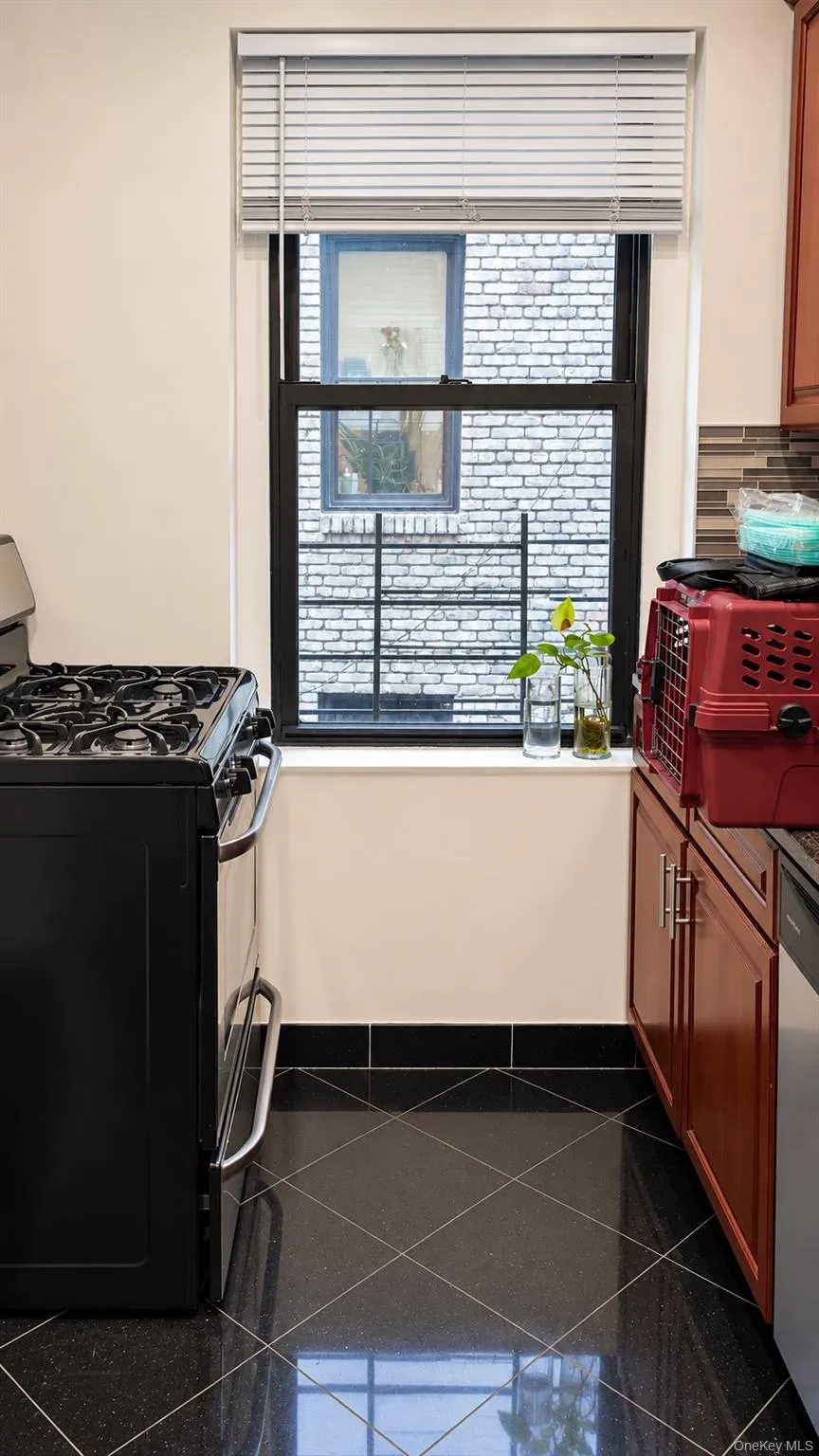 21-38 35th Street, New York, NY, 2 Bedrooms Bedrooms, 5 Rooms Rooms,1 BathroomBathrooms,Residential,For Rent,35th,0,1061104 21-38 35th Street, New York, NY, 2 Bedrooms Bedrooms, 5 Rooms Rooms,1 BathroomBathrooms,Residential,For Rent,35th,0,1061104