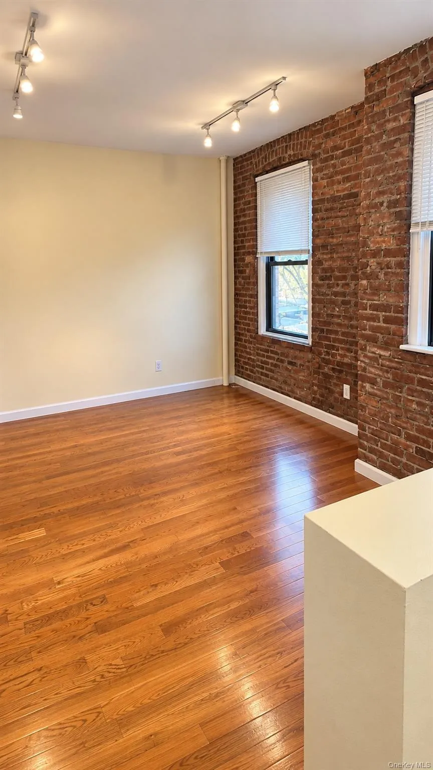 21-38 35th Street, New York, NY, 2 Bedrooms Bedrooms, 5 Rooms Rooms,1 BathroomBathrooms,Residential,For Rent,35th,0,1061104 21-38 35th Street, New York, NY, 2 Bedrooms Bedrooms, 5 Rooms Rooms,1 BathroomBathrooms,Residential,For Rent,35th,0,1061104
