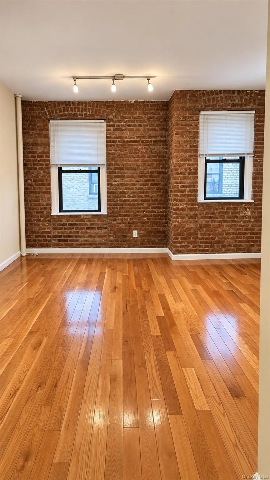 21-38 35th Street, New York, NY, 2 Bedrooms Bedrooms, 5 Rooms Rooms,1 BathroomBathrooms,Residential,For Rent,35th,0,1061104 21-38 35th Street, New York, NY, 2 Bedrooms Bedrooms, 5 Rooms Rooms,1 BathroomBathrooms,Residential,For Rent,35th,0,1061104