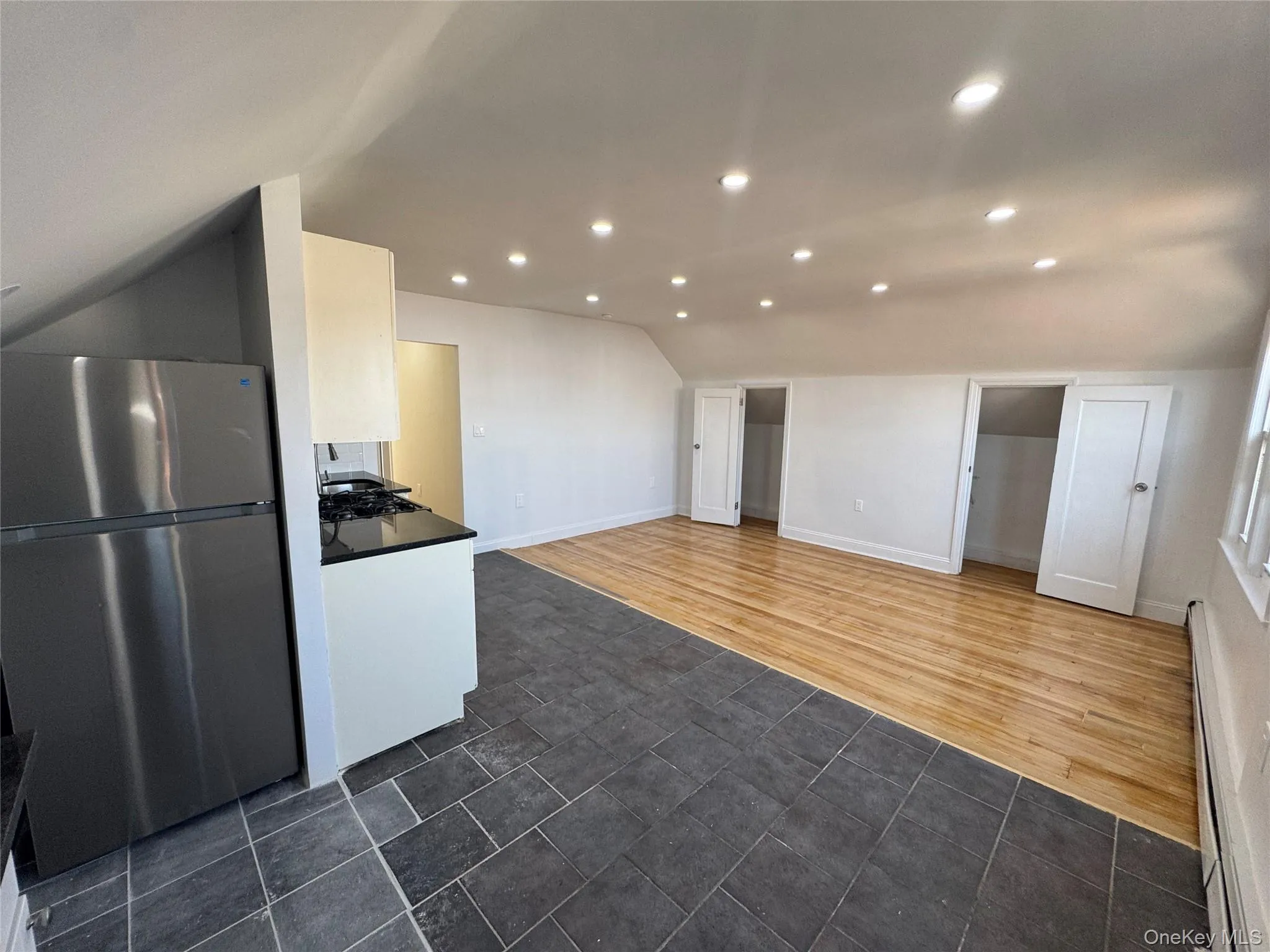 1054 Lydig Avenue, New York, NY, 3 Bedroom Bedrooms, 4 Room Rooms,1 BathroomBathrooms,Residential Lease,For Rent,Lydig,0,1061107 1054 Lydig Avenue, New York, NY, 3 Bedroom Bedrooms, 4 Room Rooms,1 BathroomBathrooms,Residential Lease,For Rent,Lydig,0,1061107