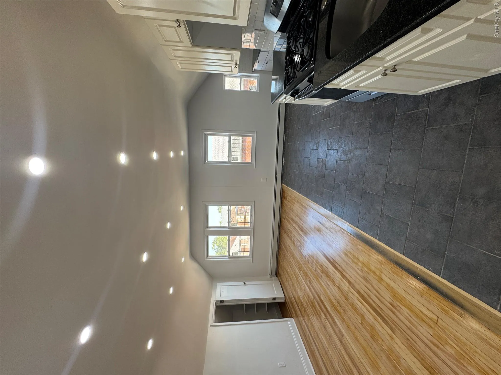 1054 Lydig Avenue, New York, NY, 3 Bedroom Bedrooms, 4 Room Rooms,1 BathroomBathrooms,Residential Lease,For Rent,Lydig,0,1061107 1054 Lydig Avenue, New York, NY, 3 Bedroom Bedrooms, 4 Room Rooms,1 BathroomBathrooms,Residential Lease,For Rent,Lydig,0,1061107