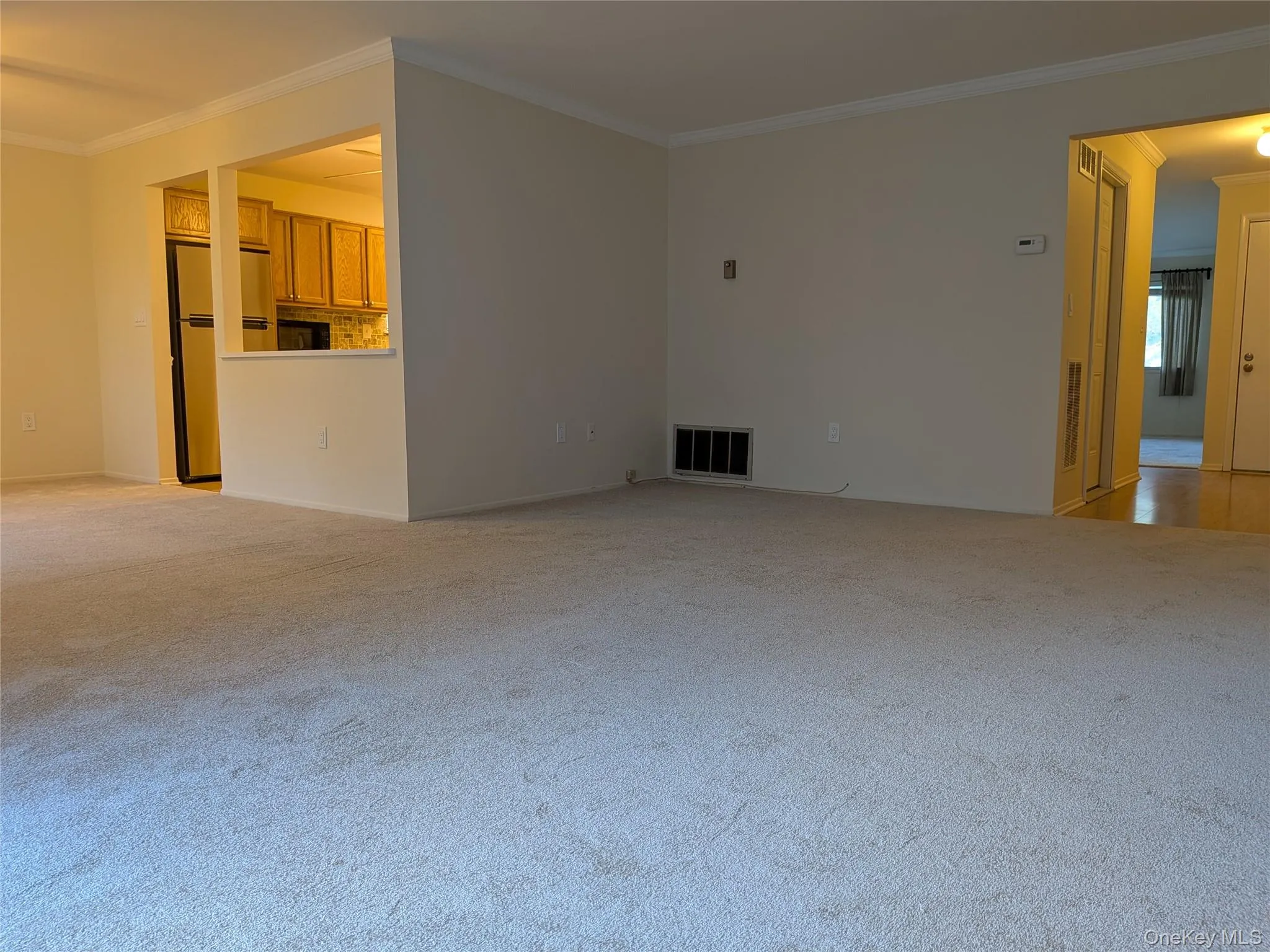 Open, flowing floor plan Open, flowing floor plan