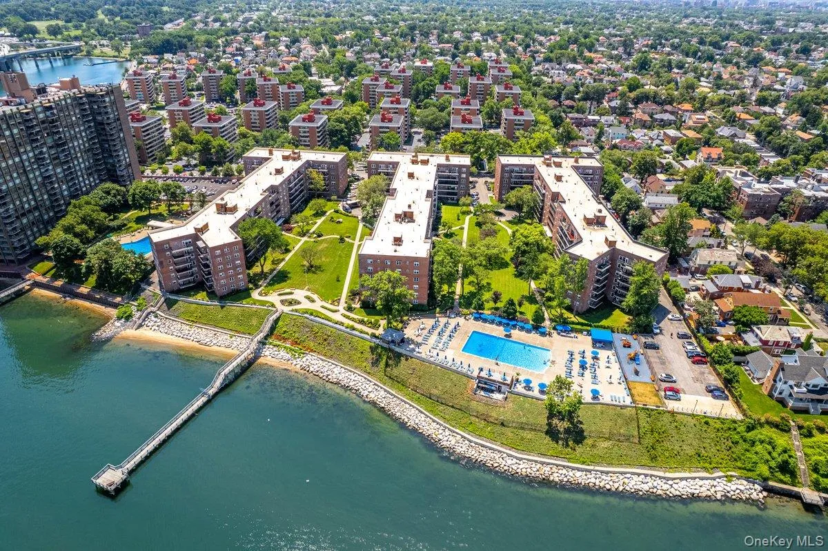 162-01 Powells Cove Boulevard, New York, NY, 3 Bedrooms Bedrooms, 6 Rooms Rooms,2 BathroomsBathrooms,Residential,For Rent,Powells Cove,0,1061122 162-01 Powells Cove Boulevard, New York, NY, 3 Bedrooms Bedrooms, 6 Rooms Rooms,2 BathroomsBathrooms,Residential,For Rent,Powells Cove,0,1061122