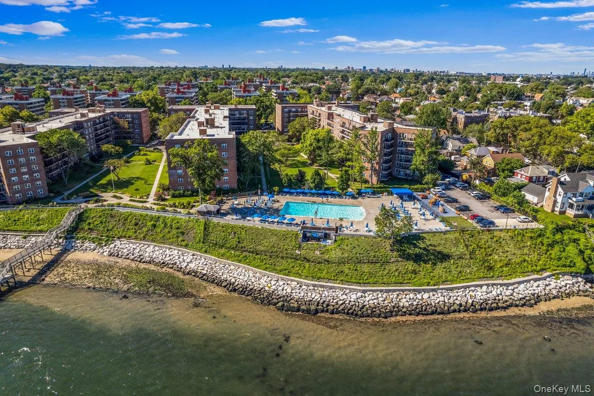 162-01 Powells Cove Boulevard, New York, NY, 3 Bedrooms Bedrooms, 6 Rooms Rooms,2 BathroomsBathrooms,Residential,For Rent,Powells Cove,0,1061122 162-01 Powells Cove Boulevard, New York, NY, 3 Bedrooms Bedrooms, 6 Rooms Rooms,2 BathroomsBathrooms,Residential,For Rent,Powells Cove,0,1061122