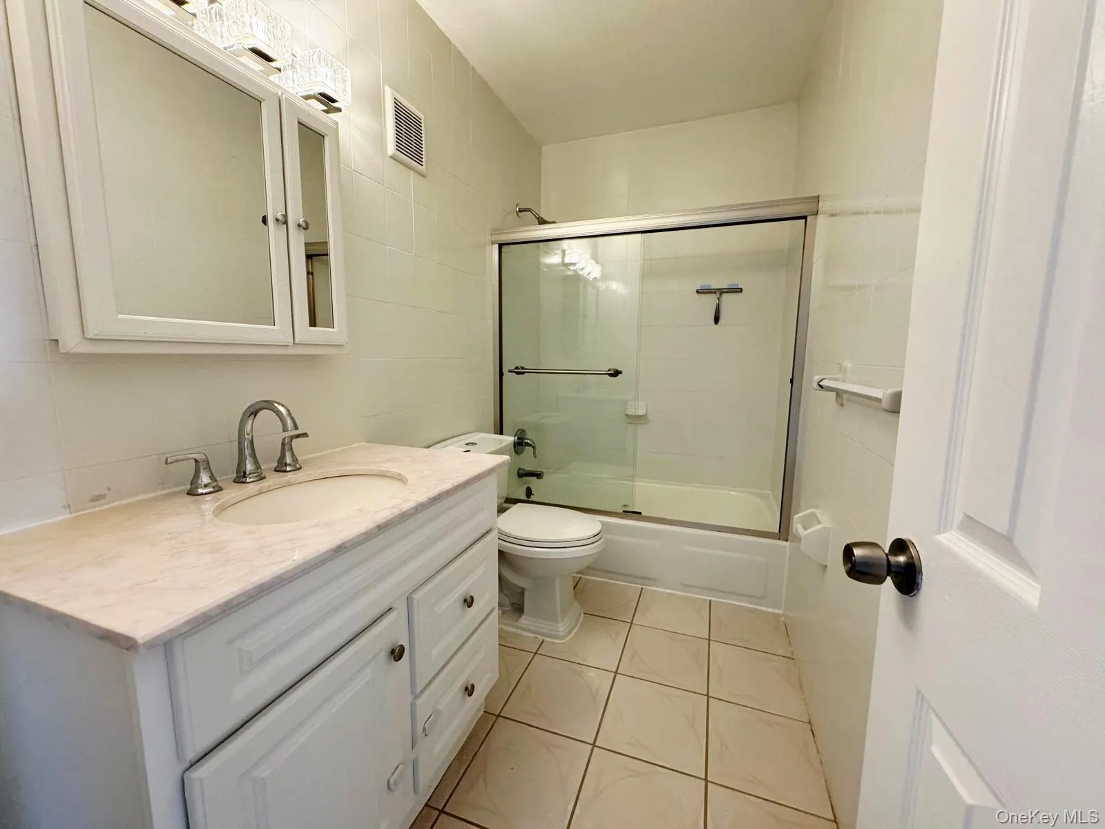 9417 83rd Street, New York, NY, 3 Bedroom Bedrooms, 5 Room Rooms,1 BathroomBathrooms,Residential Lease,For Rent,83rd,0,1061124 9417 83rd Street, New York, NY, 3 Bedroom Bedrooms, 5 Room Rooms,1 BathroomBathrooms,Residential Lease,For Rent,83rd,0,1061124