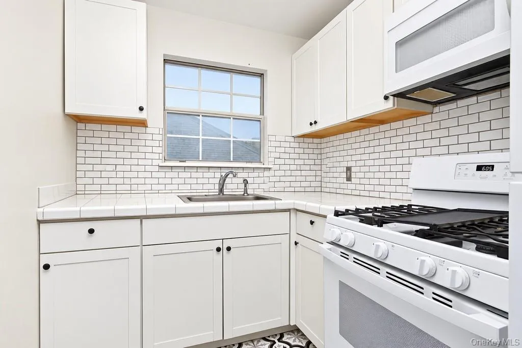 22 Lexington Hill, Monroe, NY, 2 Bedrooms Bedrooms, 5 Rooms Rooms,2 BathroomsBathrooms,Residential,For Rent,Lexington,0,1061128 22 Lexington Hill, Monroe, NY, 2 Bedrooms Bedrooms, 5 Rooms Rooms,2 BathroomsBathrooms,Residential,For Rent,Lexington,0,1061128