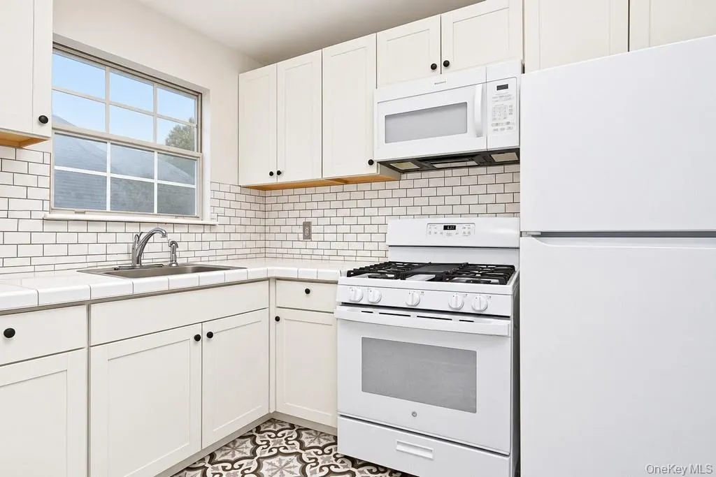22 Lexington Hill, Monroe, NY, 2 Bedrooms Bedrooms, 5 Rooms Rooms,2 BathroomsBathrooms,Residential,For Rent,Lexington,0,1061128 22 Lexington Hill, Monroe, NY, 2 Bedrooms Bedrooms, 5 Rooms Rooms,2 BathroomsBathrooms,Residential,For Rent,Lexington,0,1061128