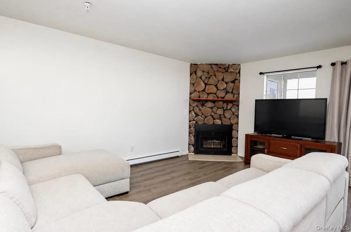 22 Lexington Hill, Monroe, NY, 2 Bedrooms Bedrooms, 5 Rooms Rooms,2 BathroomsBathrooms,Residential,For Rent,Lexington,0,1061128 22 Lexington Hill, Monroe, NY, 2 Bedrooms Bedrooms, 5 Rooms Rooms,2 BathroomsBathrooms,Residential,For Rent,Lexington,0,1061128