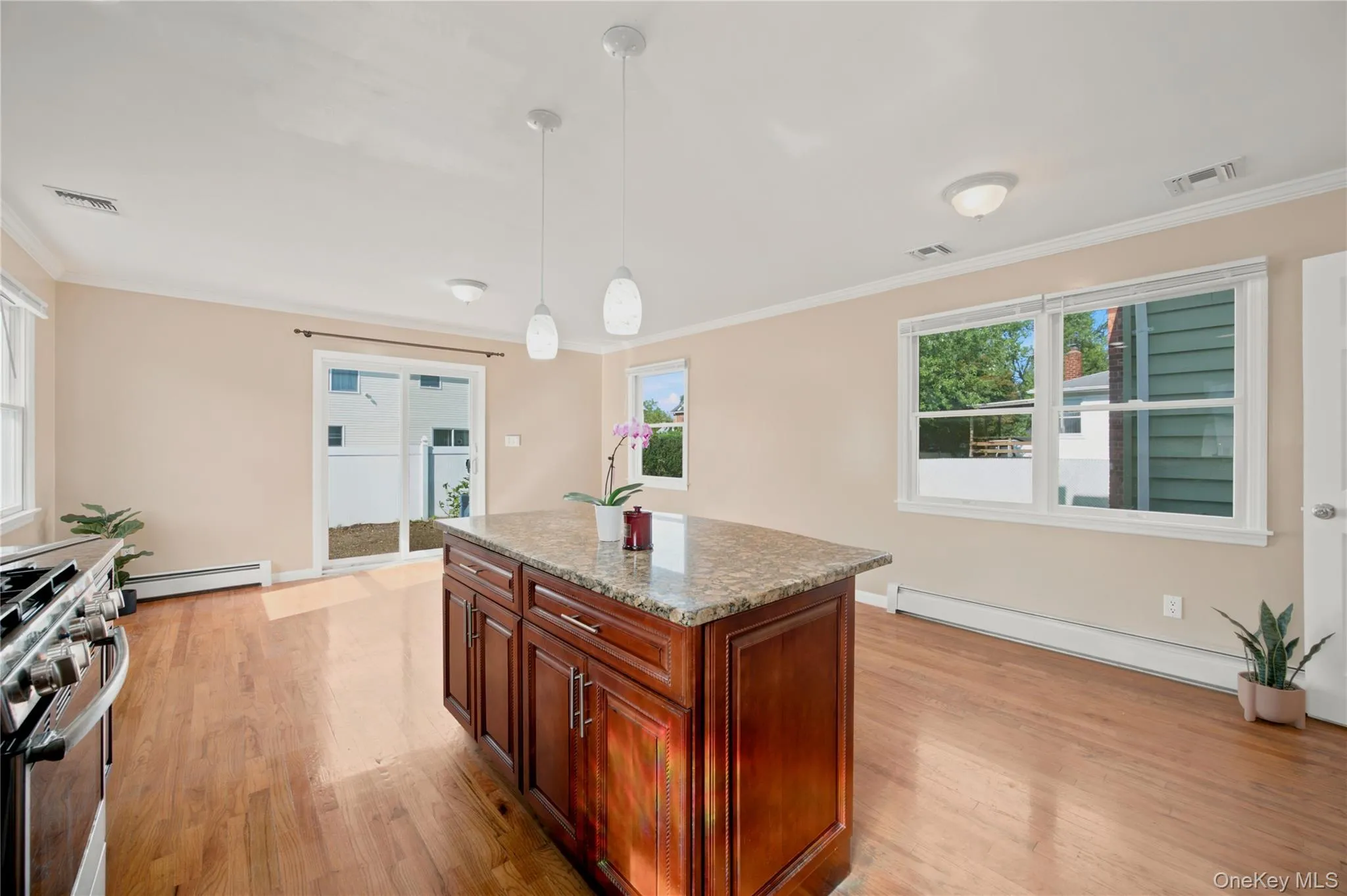 33 3rd Avenue, North Hempstead, NY, 3 Bedrooms Bedrooms, 9 Rooms Rooms,2 BathroomsBathrooms,Residential,For Rent,3rd,0,1061130 33 3rd Avenue, North Hempstead, NY, 3 Bedrooms Bedrooms, 9 Rooms Rooms,2 BathroomsBathrooms,Residential,For Rent,3rd,0,1061130
