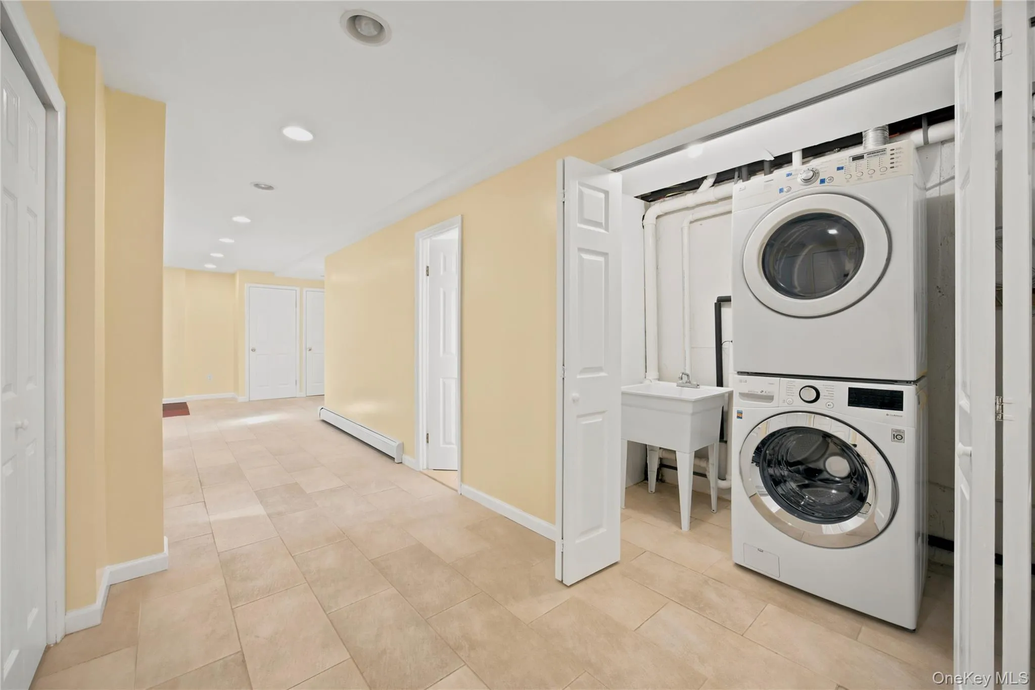 33 3rd Avenue, North Hempstead, NY, 3 Bedrooms Bedrooms, 9 Rooms Rooms,2 BathroomsBathrooms,Residential,For Rent,3rd,0,1061130 33 3rd Avenue, North Hempstead, NY, 3 Bedrooms Bedrooms, 9 Rooms Rooms,2 BathroomsBathrooms,Residential,For Rent,3rd,0,1061130