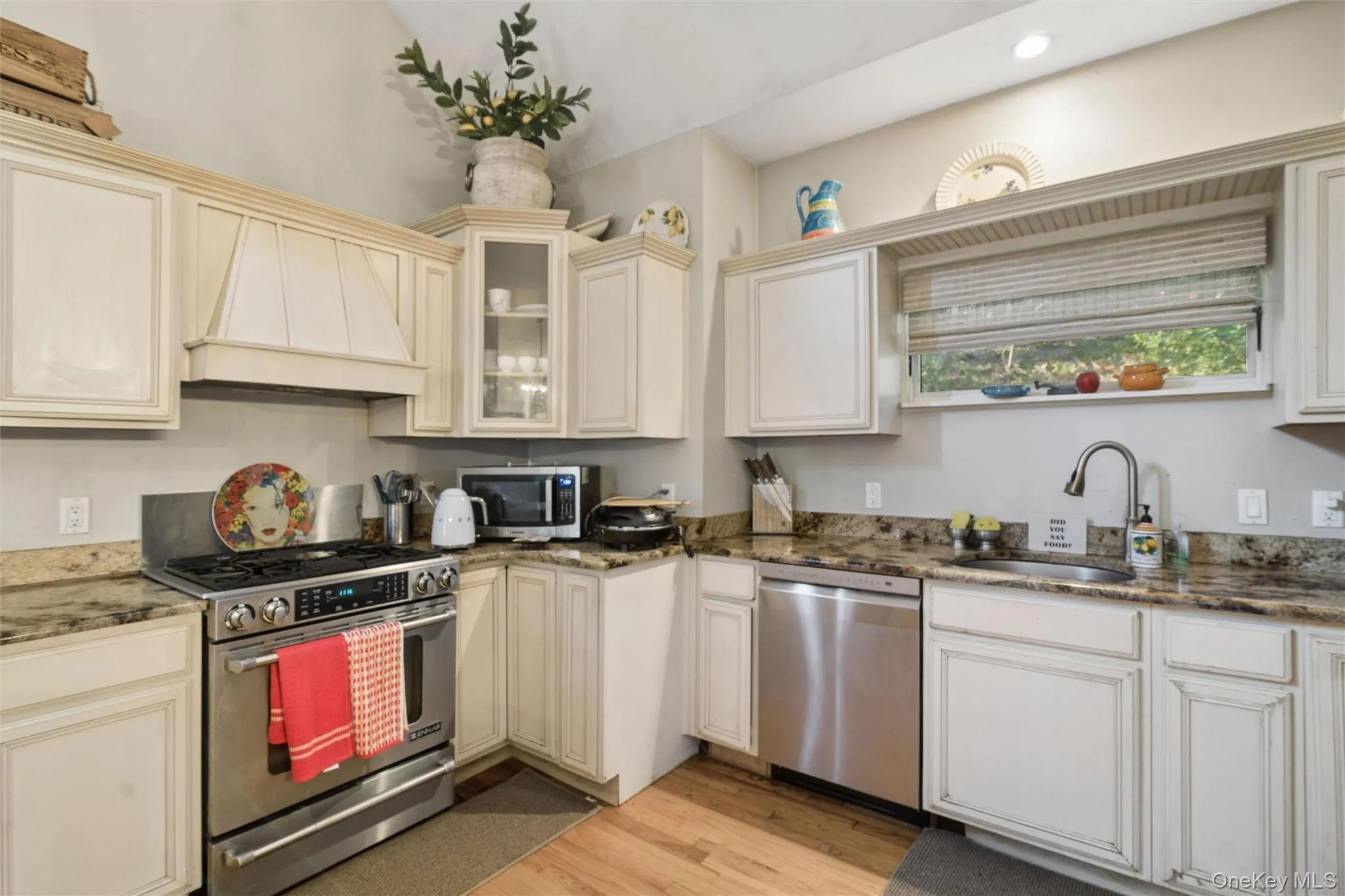 379 Main Street, Huntington, NY, 3 Bedrooms Bedrooms, 7 Rooms Rooms,2 BathroomsBathrooms,Residential,For Rent,Main,0,1061170 379 Main Street, Huntington, NY, 3 Bedrooms Bedrooms, 7 Rooms Rooms,2 BathroomsBathrooms,Residential,For Rent,Main,0,1061170
