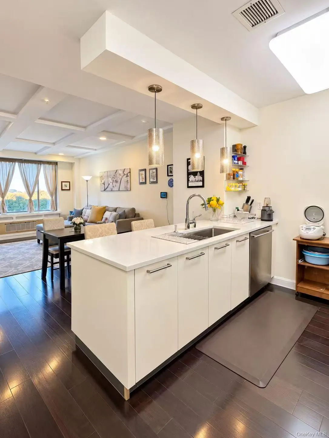 6405 Yellowstone Boulevard, New York, NY, 1 Bedroom Bedrooms, 3 Rooms Rooms,1 BathroomBathrooms,Residential,For Rent,Yellowstone,0,1061182 6405 Yellowstone Boulevard, New York, NY, 1 Bedroom Bedrooms, 3 Rooms Rooms,1 BathroomBathrooms,Residential,For Rent,Yellowstone,0,1061182