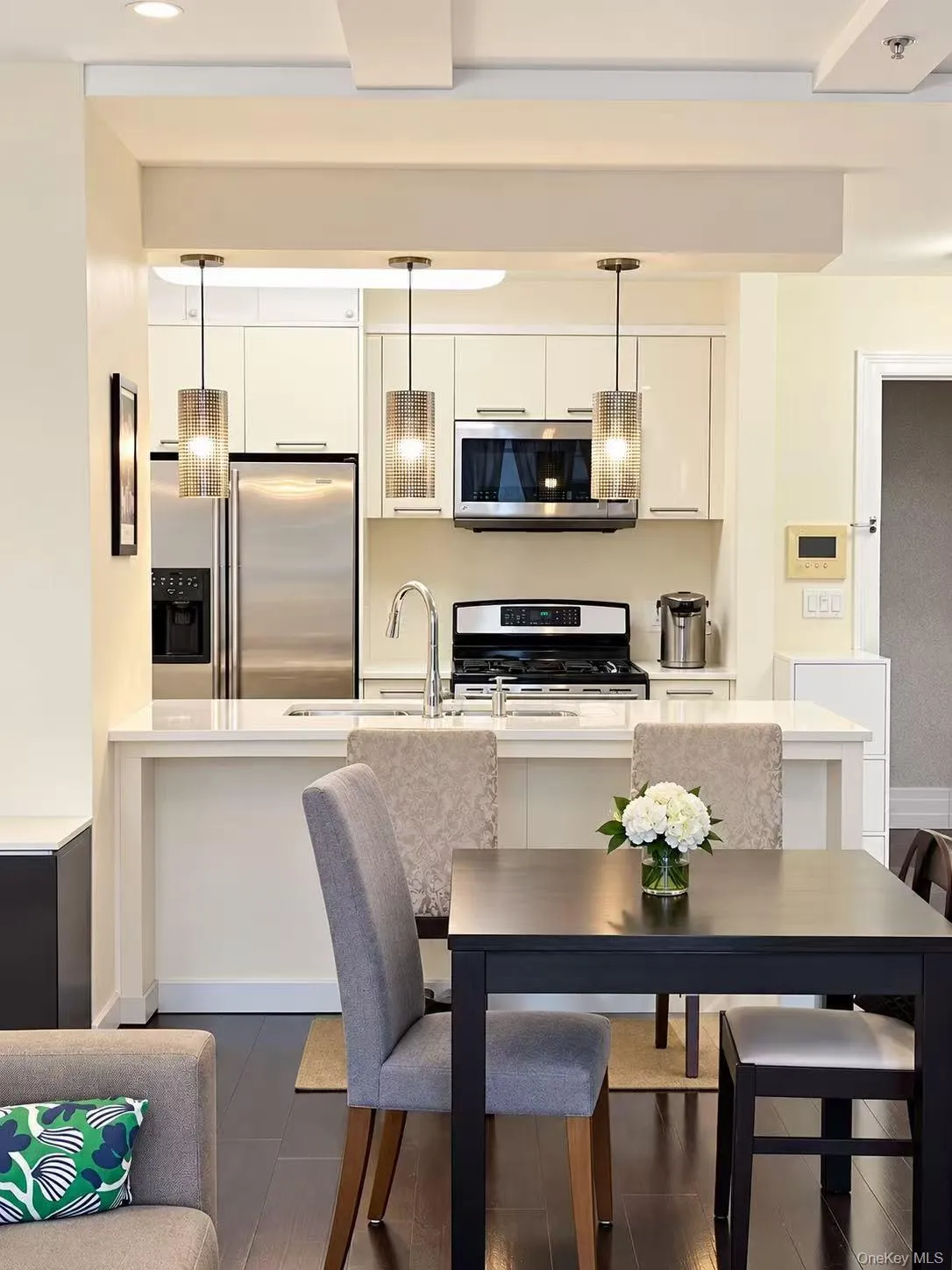 6405 Yellowstone Boulevard, New York, NY, 1 Bedroom Bedrooms, 3 Rooms Rooms,1 BathroomBathrooms,Residential,For Rent,Yellowstone,0,1061182 6405 Yellowstone Boulevard, New York, NY, 1 Bedroom Bedrooms, 3 Rooms Rooms,1 BathroomBathrooms,Residential,For Rent,Yellowstone,0,1061182
