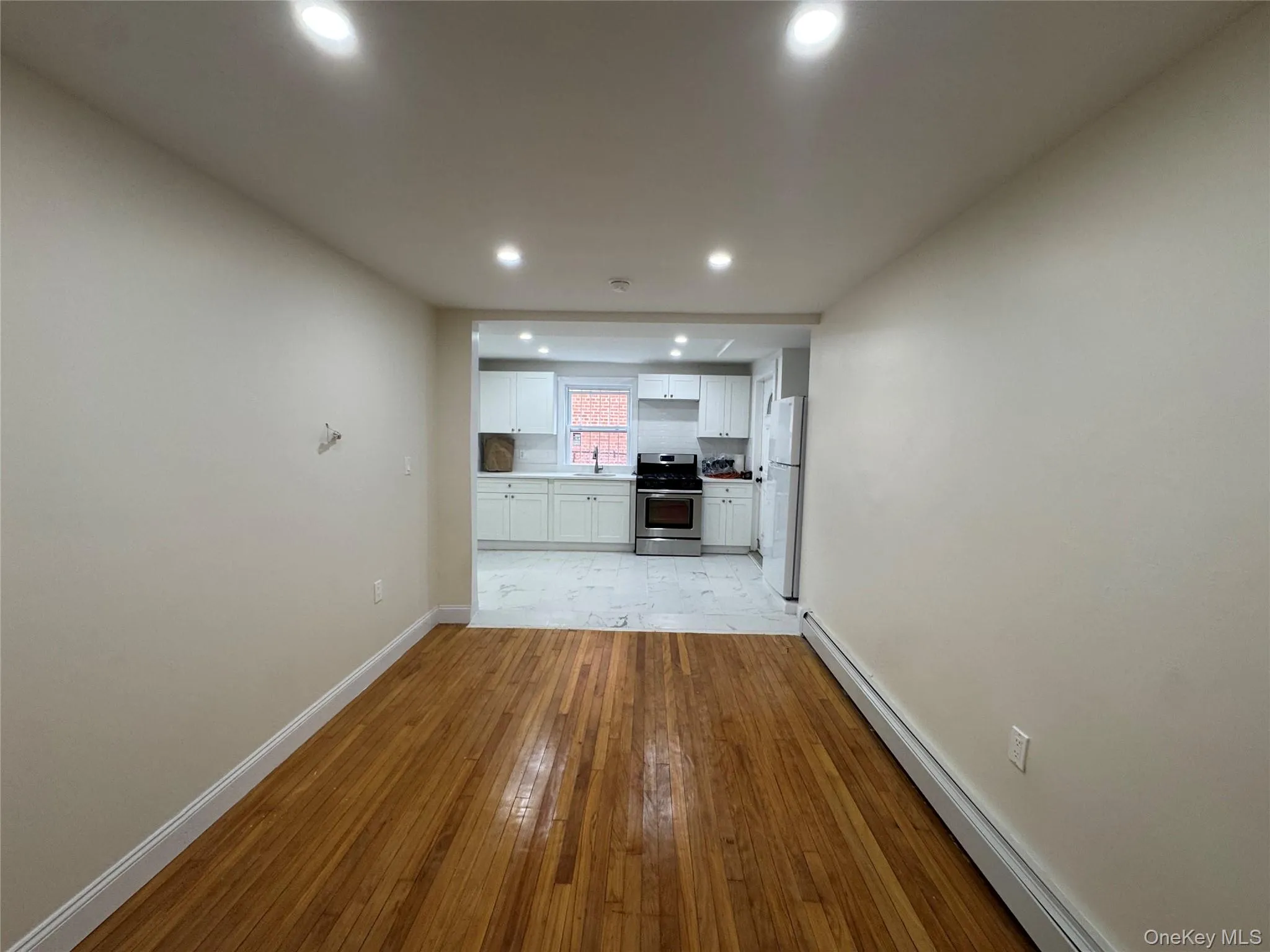 1054 Lydig Avenue, New York, NY, 3 Bedroom Bedrooms, 4 Room Rooms,1 BathroomBathrooms,Residential Lease,For Rent,Lydig,0,1061183 1054 Lydig Avenue, New York, NY, 3 Bedroom Bedrooms, 4 Room Rooms,1 BathroomBathrooms,Residential Lease,For Rent,Lydig,0,1061183