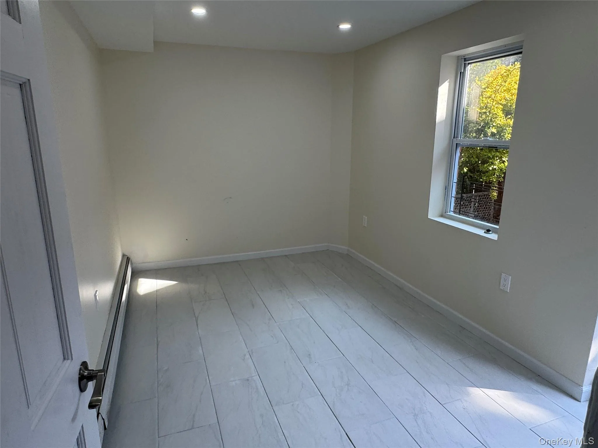 1054 Lydig Avenue, New York, NY, 3 Bedroom Bedrooms, 4 Room Rooms,1 BathroomBathrooms,Residential Lease,For Rent,Lydig,0,1061183 1054 Lydig Avenue, New York, NY, 3 Bedroom Bedrooms, 4 Room Rooms,1 BathroomBathrooms,Residential Lease,For Rent,Lydig,0,1061183
