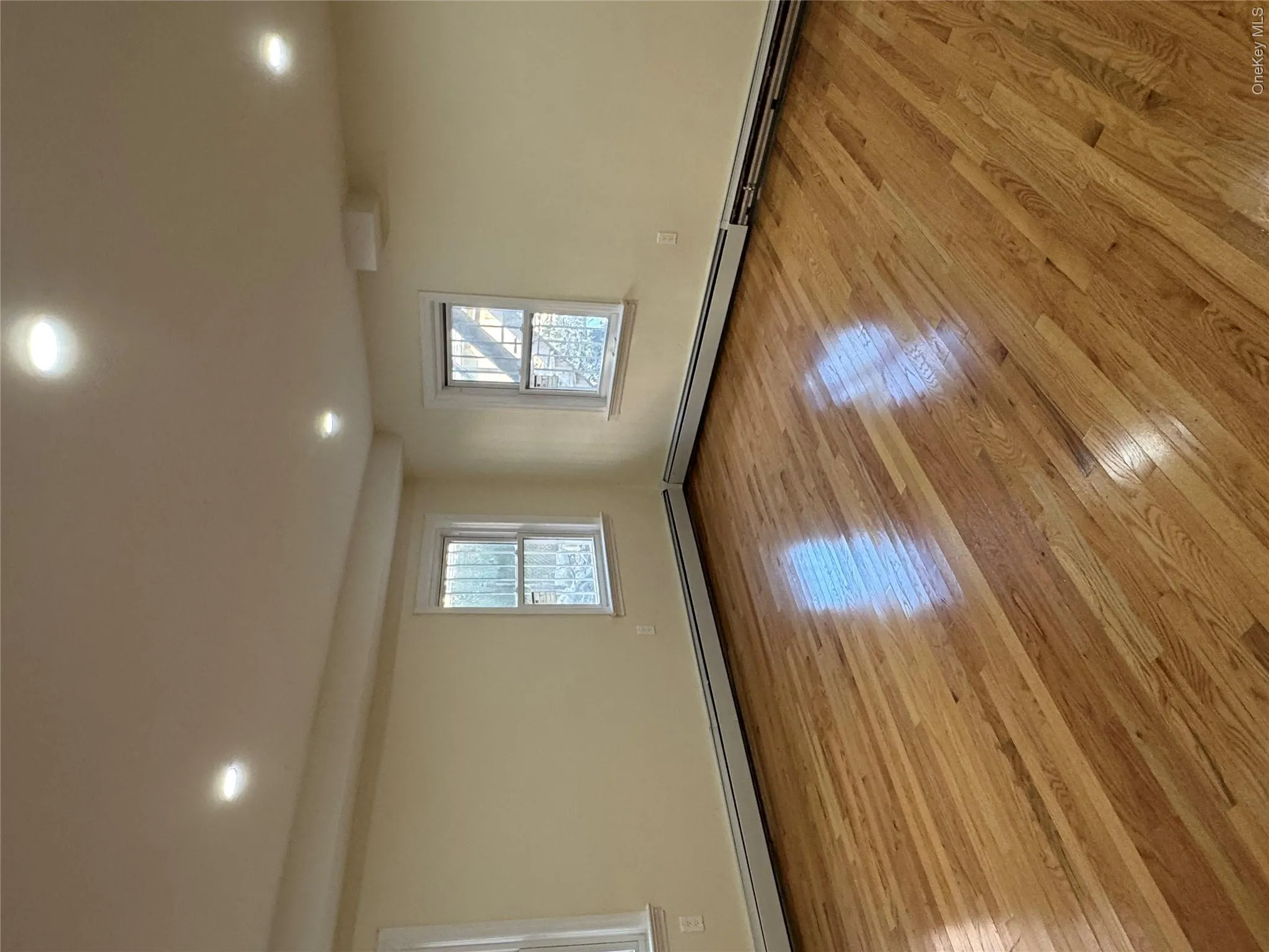 1054 Lydig Avenue, New York, NY, 3 Bedroom Bedrooms, 4 Room Rooms,1 BathroomBathrooms,Residential Lease,For Rent,Lydig,0,1061183 1054 Lydig Avenue, New York, NY, 3 Bedroom Bedrooms, 4 Room Rooms,1 BathroomBathrooms,Residential Lease,For Rent,Lydig,0,1061183