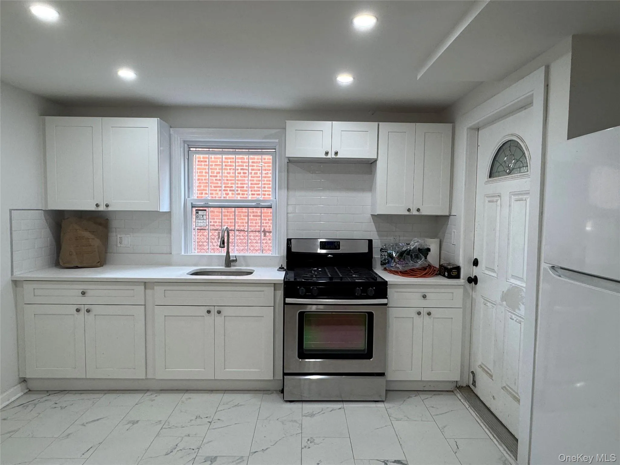 1054 Lydig Avenue, New York, NY, 3 Bedroom Bedrooms, 4 Room Rooms,1 BathroomBathrooms,Residential Lease,For Rent,Lydig,0,1061183 1054 Lydig Avenue, New York, NY, 3 Bedroom Bedrooms, 4 Room Rooms,1 BathroomBathrooms,Residential Lease,For Rent,Lydig,0,1061183