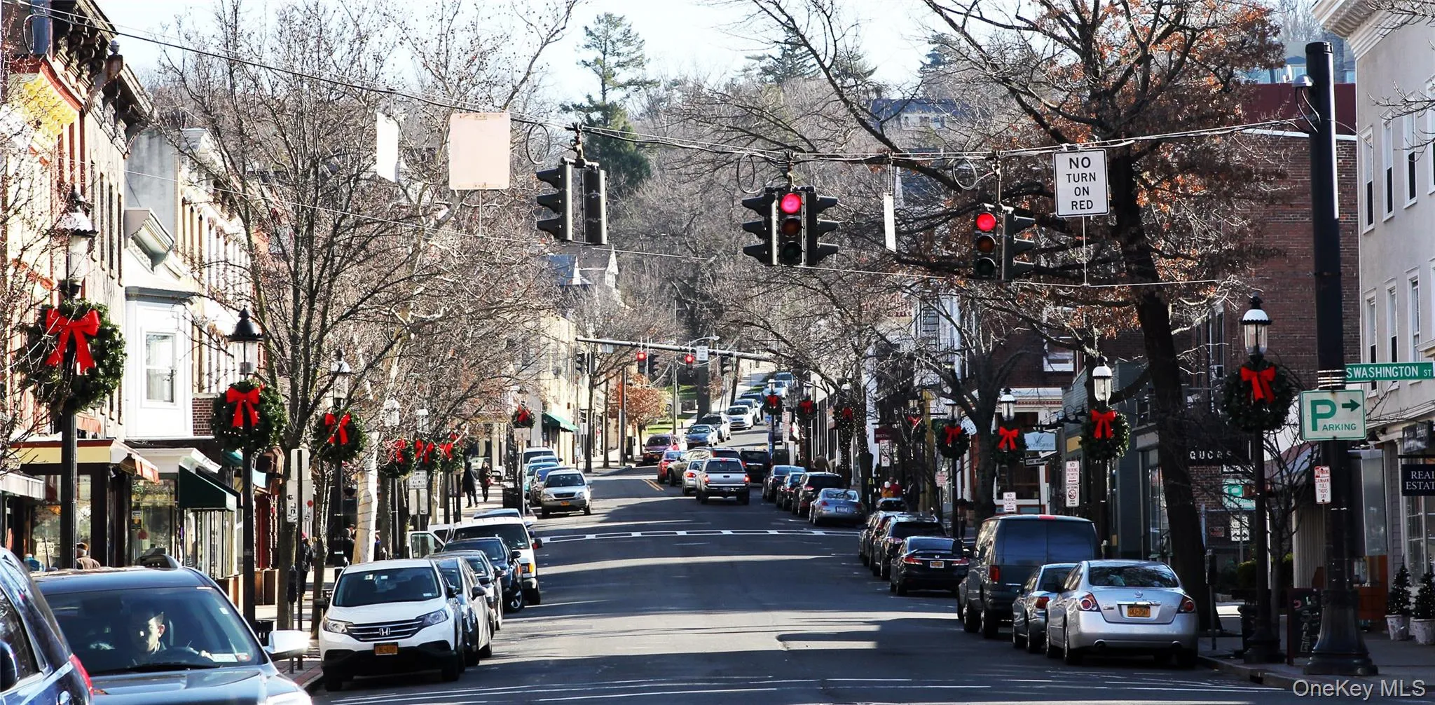 Main Street with ton's of wonderful restaurants, shopping, the Music Hall and so much more! Main Street with ton's of wonderful restaurants, shopping, the Music Hall and so much more!