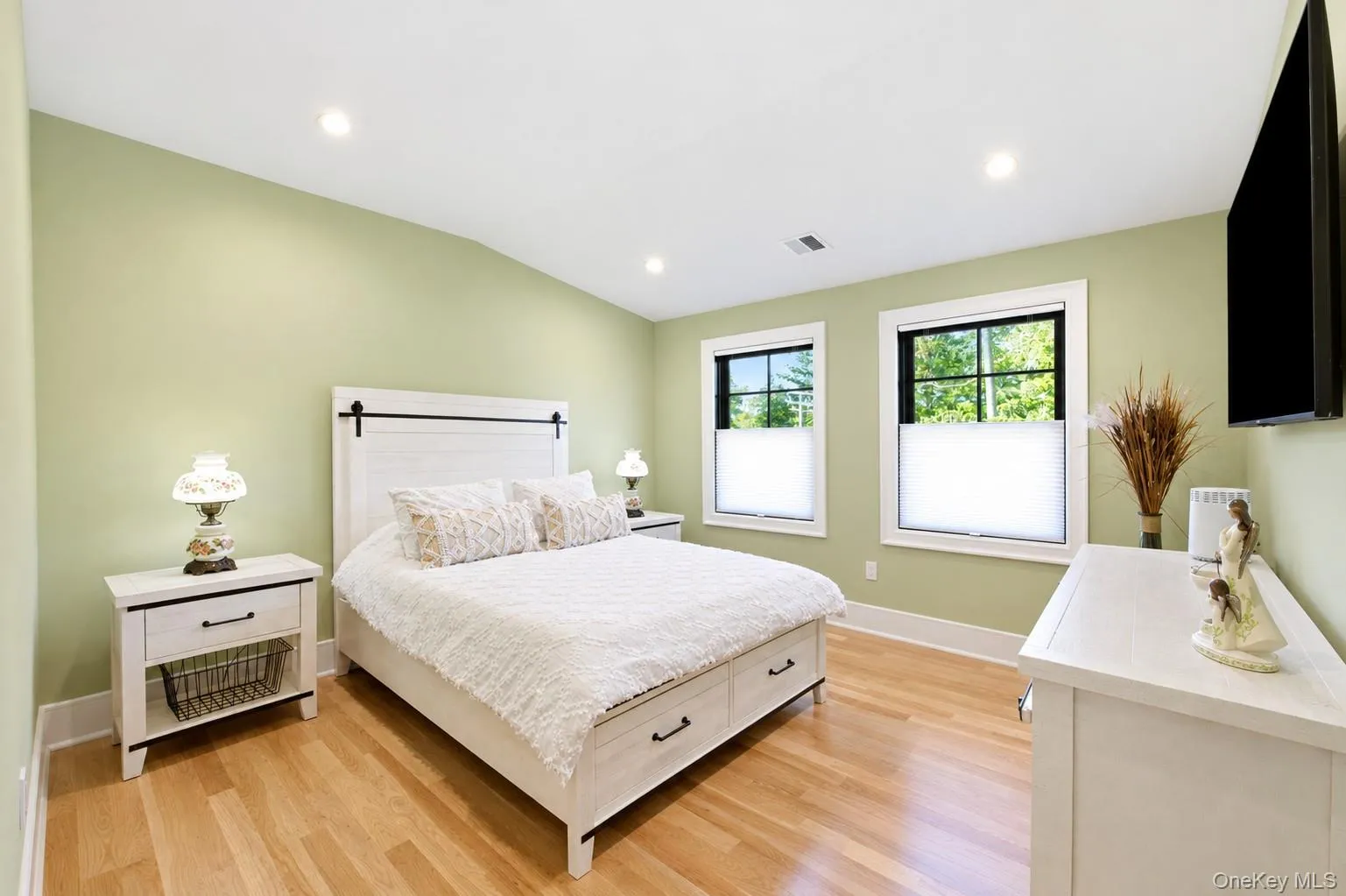 10 Three Ponds Lane, Oyster Bay, NY, 3 Bedrooms Bedrooms, 7 Rooms Rooms,3 BathroomsBathrooms,Residential,For Rent,Three Ponds,0,1061196 10 Three Ponds Lane, Oyster Bay, NY, 3 Bedrooms Bedrooms, 7 Rooms Rooms,3 BathroomsBathrooms,Residential,For Rent,Three Ponds,0,1061196