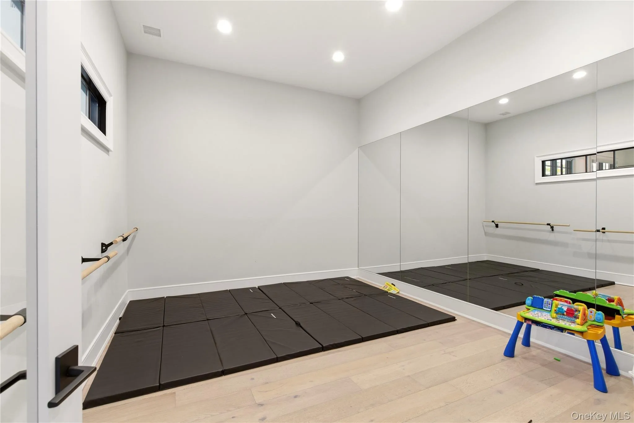 10 Three Ponds Lane, Oyster Bay, NY, 3 Bedrooms Bedrooms, 7 Rooms Rooms,3 BathroomsBathrooms,Residential,For Rent,Three Ponds,0,1061196 10 Three Ponds Lane, Oyster Bay, NY, 3 Bedrooms Bedrooms, 7 Rooms Rooms,3 BathroomsBathrooms,Residential,For Rent,Three Ponds,0,1061196