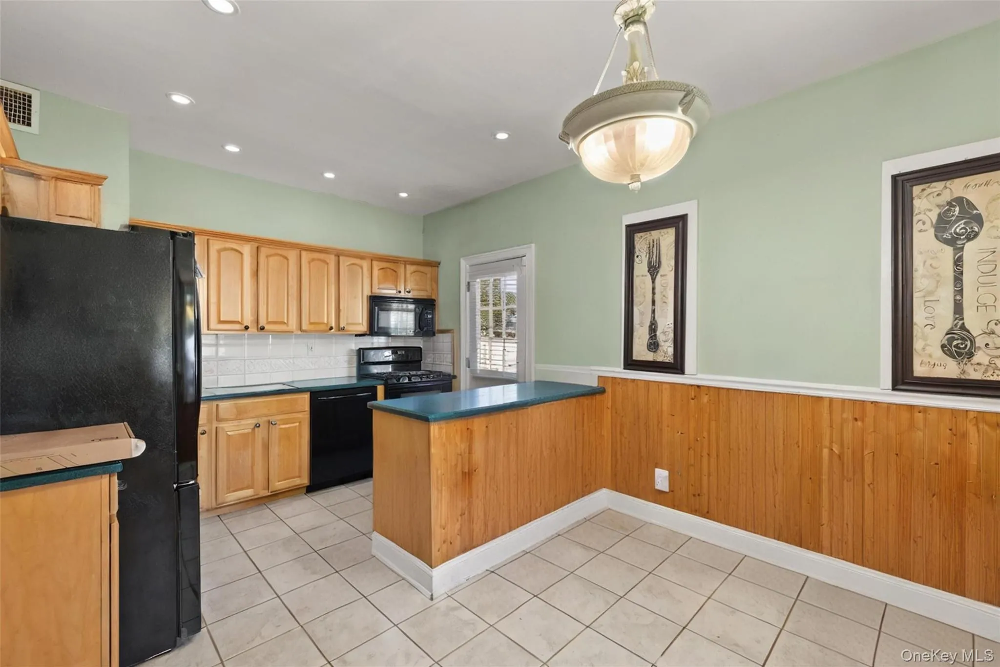 46 Garden City Street, Islip, NY, 6 Bedroom Bedrooms, 9 Room Rooms,2 BathroomBathrooms,Residential Lease,For Rent,Garden City,0,1061200 46 Garden City Street, Islip, NY, 6 Bedroom Bedrooms, 9 Room Rooms,2 BathroomBathrooms,Residential Lease,For Rent,Garden City,0,1061200