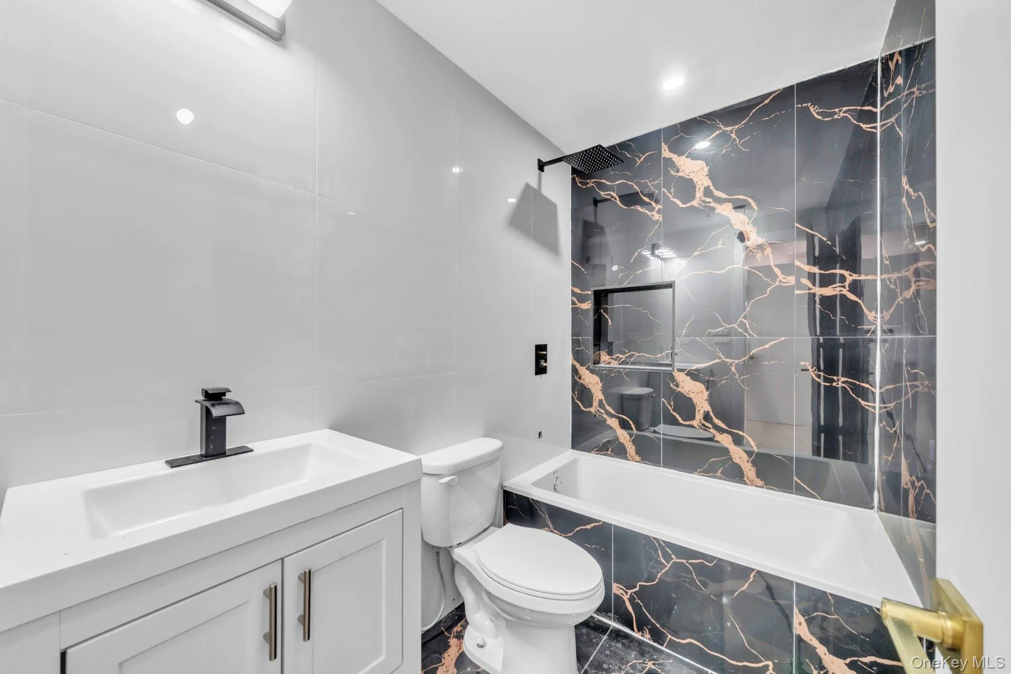 219 238th Street, New York, NY, 5 Bedrooms Bedrooms, 8 Rooms Rooms,2 BathroomsBathrooms,Residential,For Rent,238th,0,1061234 219 238th Street, New York, NY, 5 Bedrooms Bedrooms, 8 Rooms Rooms,2 BathroomsBathrooms,Residential,For Rent,238th,0,1061234